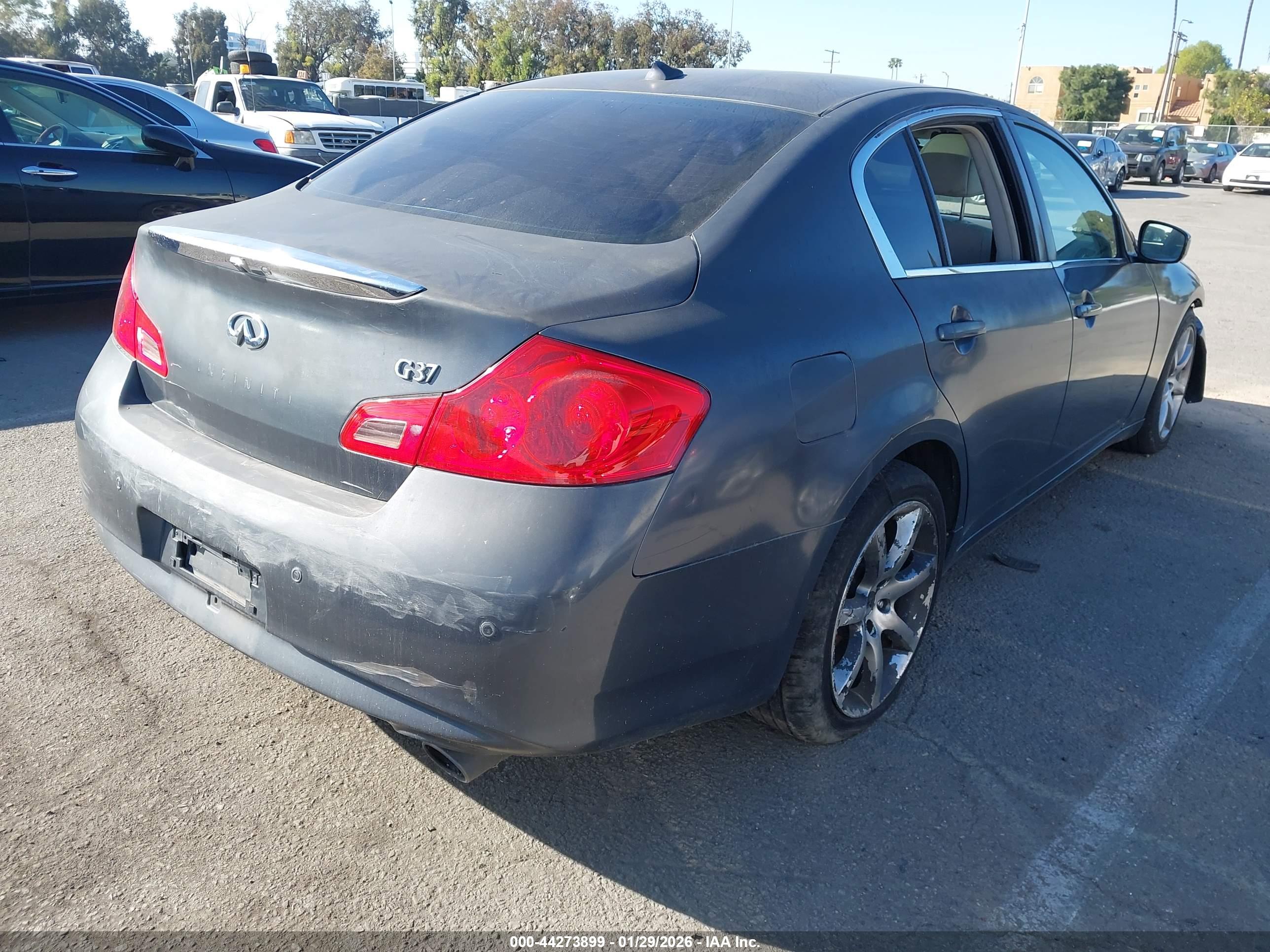 INFINITI G37 image 4