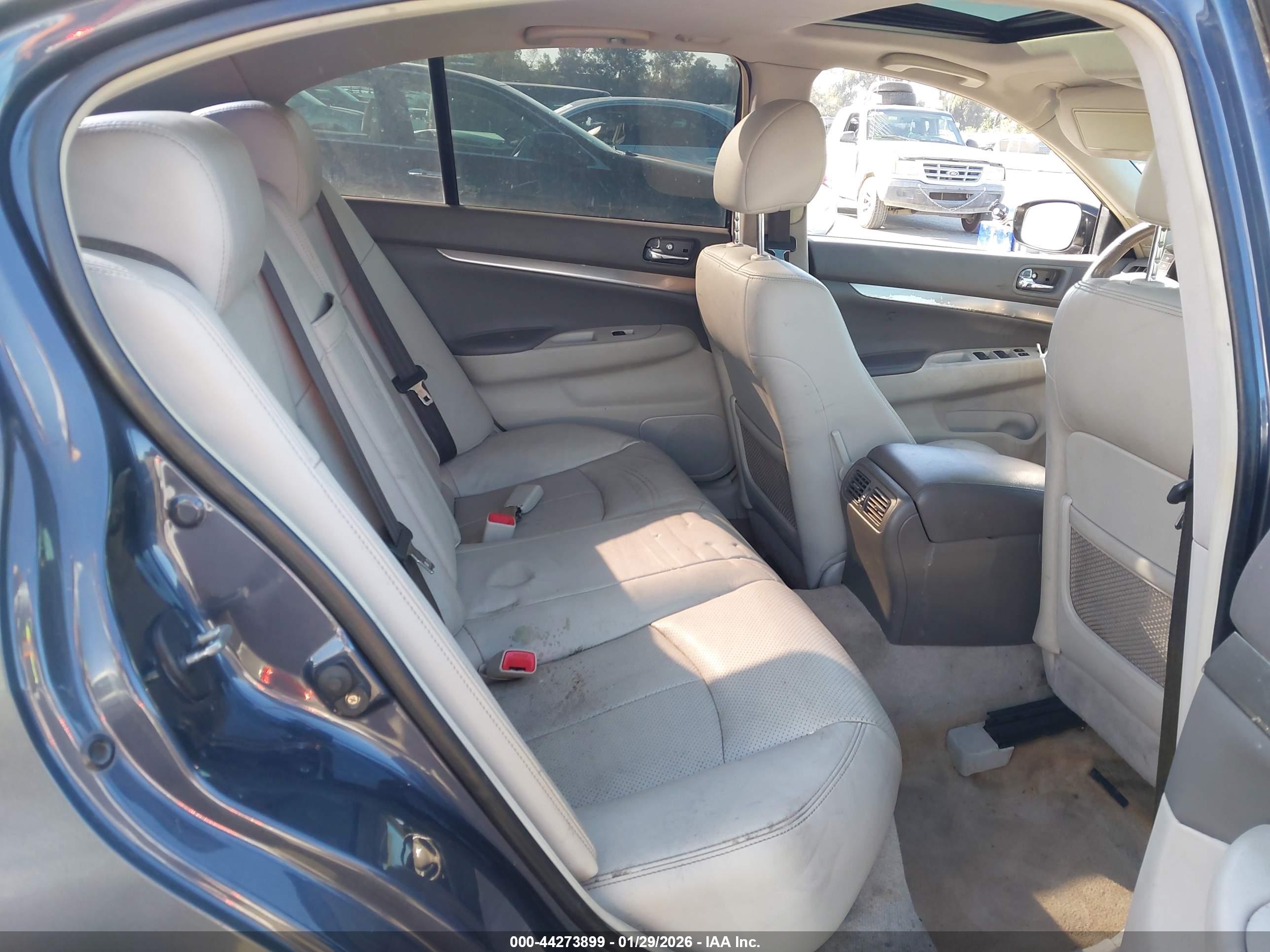 INFINITI G37 image 8