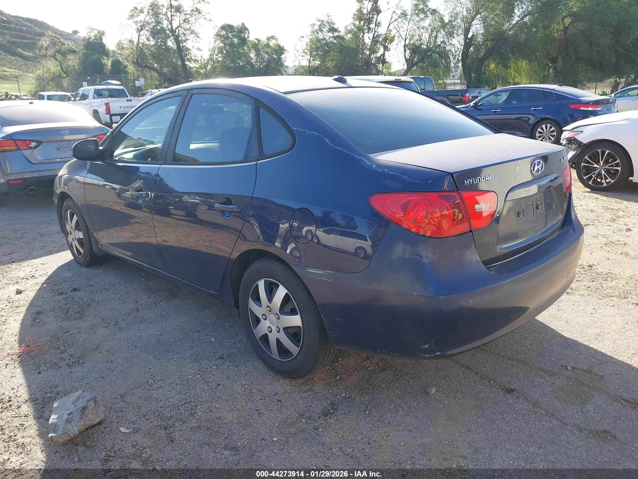 HYUNDAI ELANTRA image 3
