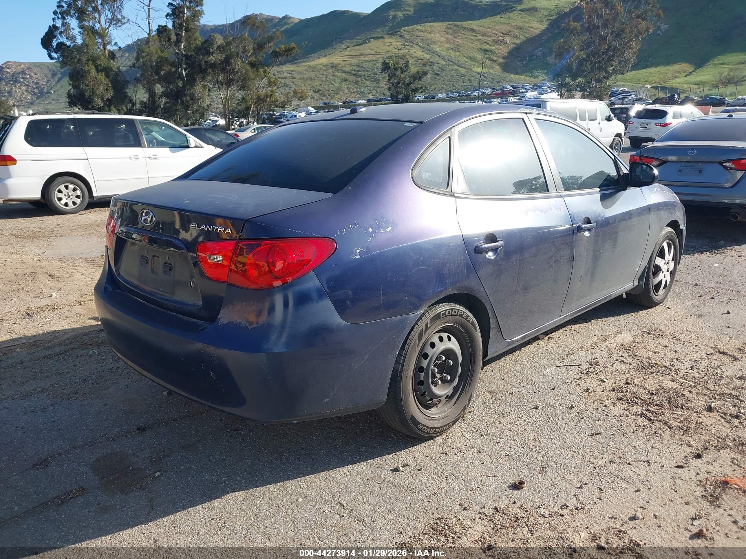 HYUNDAI ELANTRA image 4
