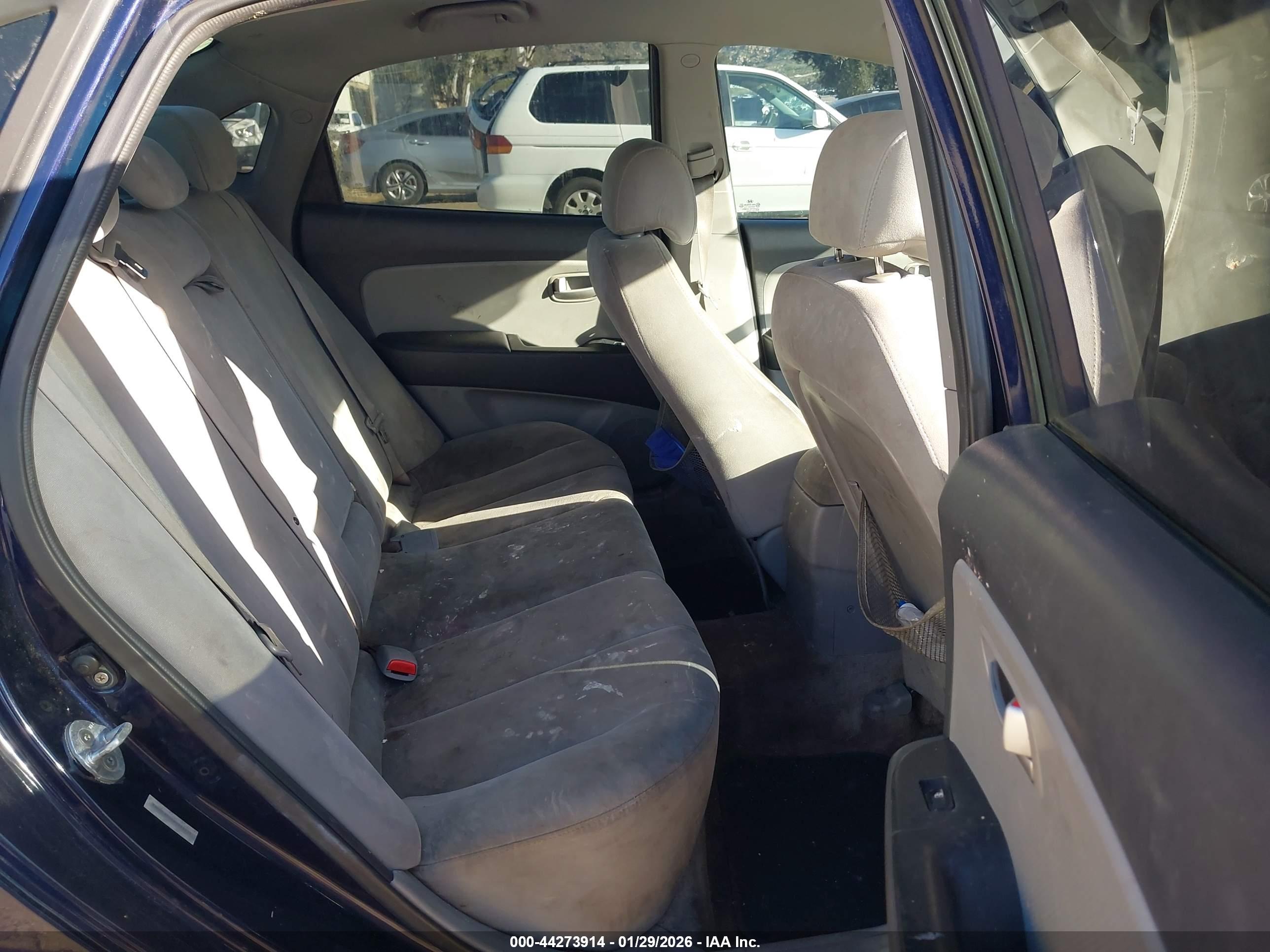 HYUNDAI ELANTRA image 8