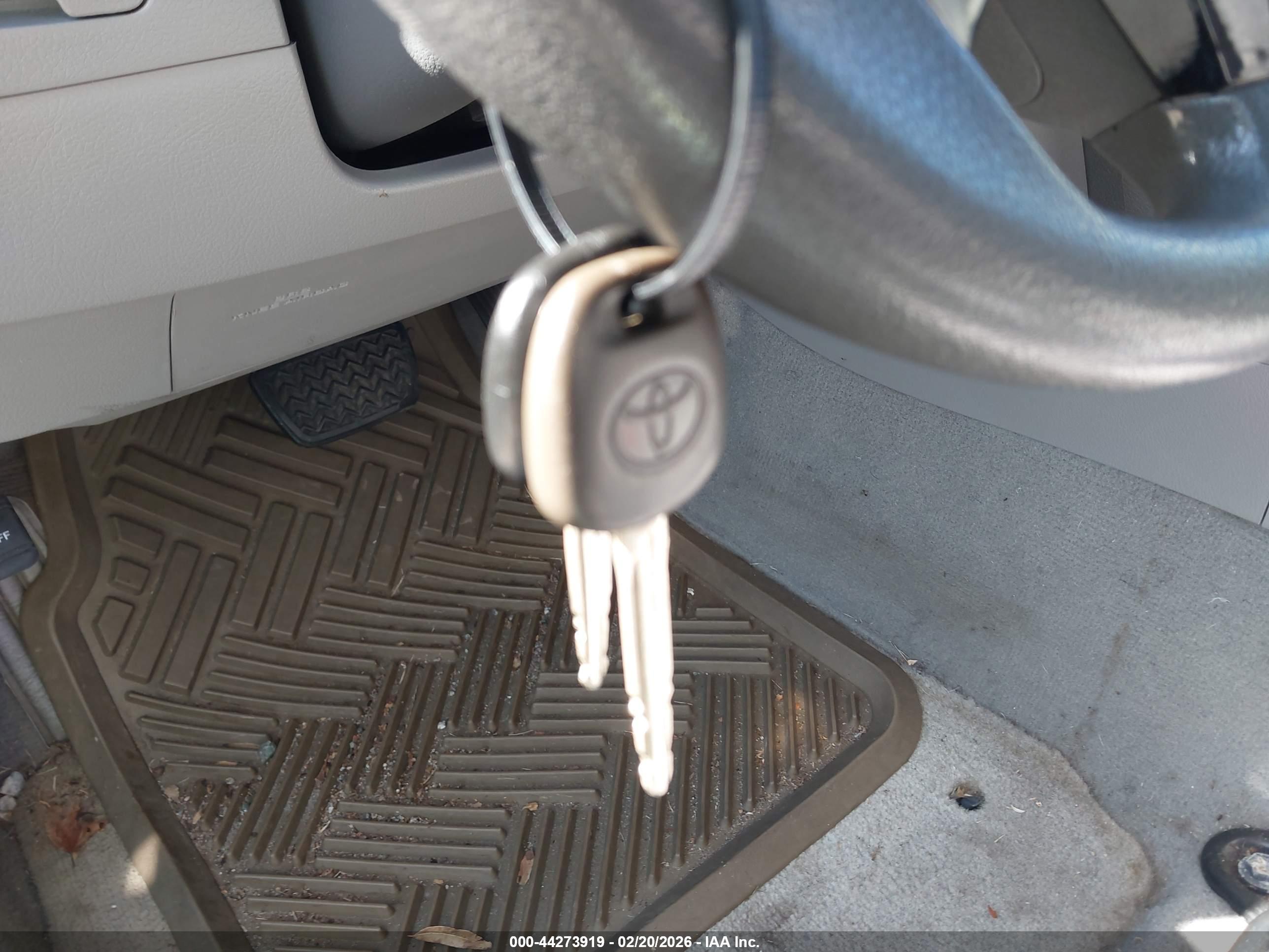 TOYOTA CAMRY image 11