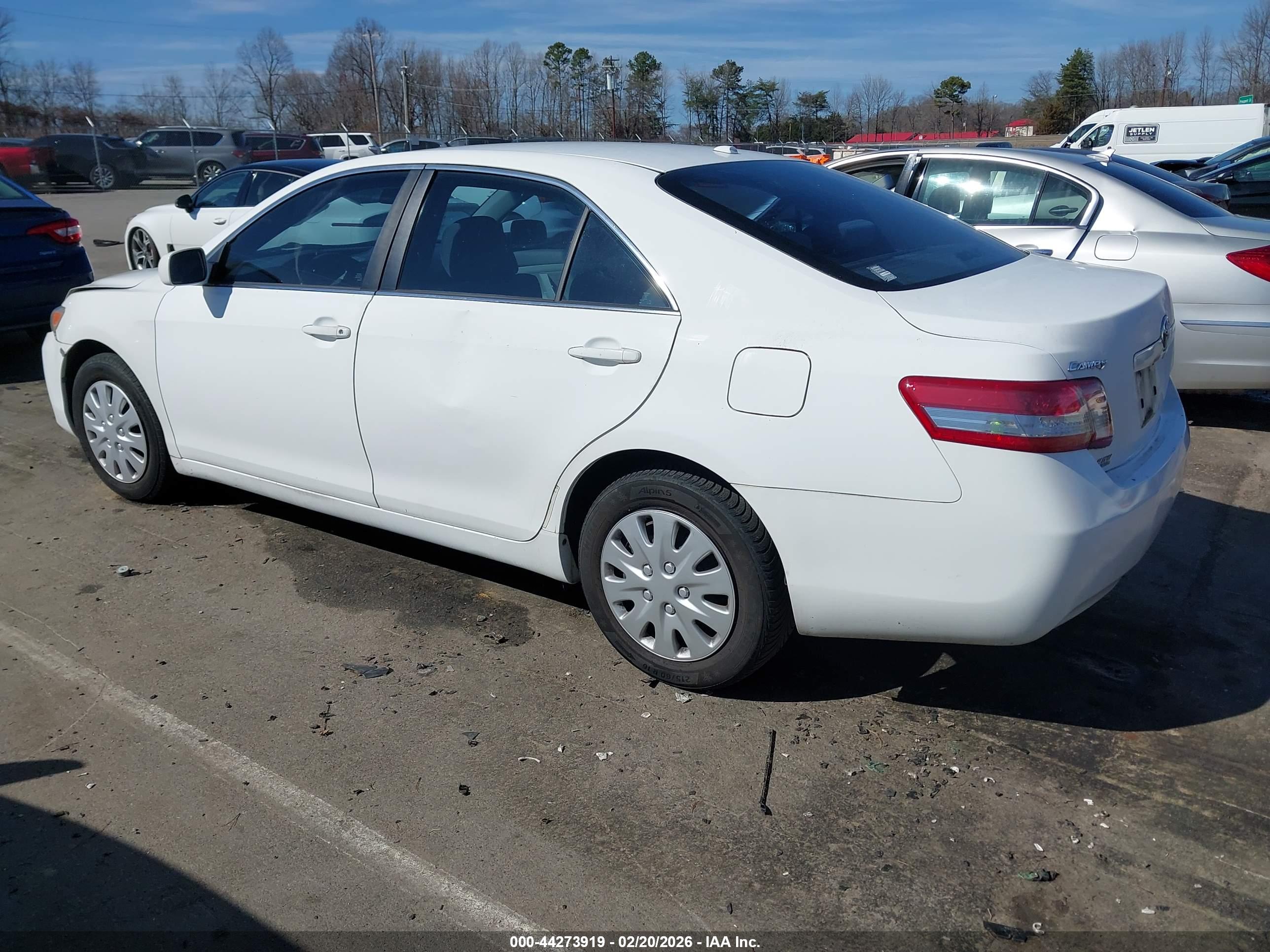 TOYOTA CAMRY image 3