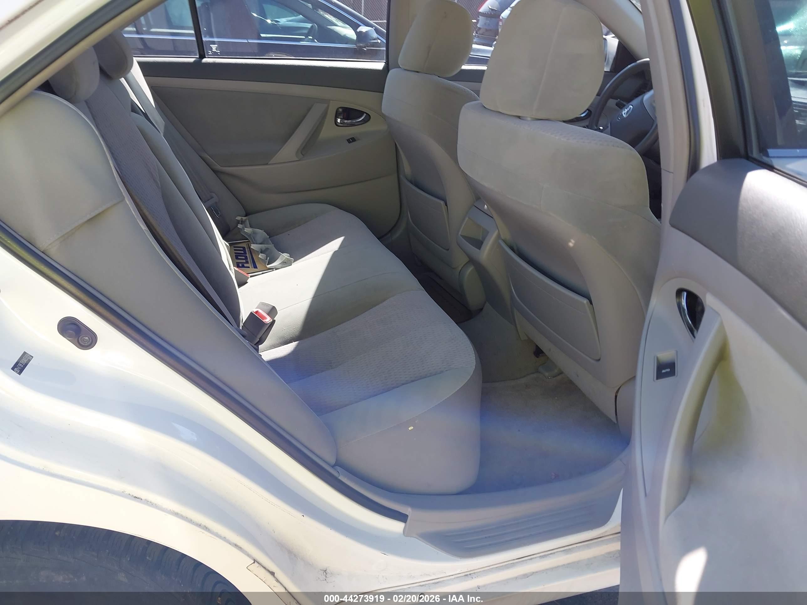 TOYOTA CAMRY image 8