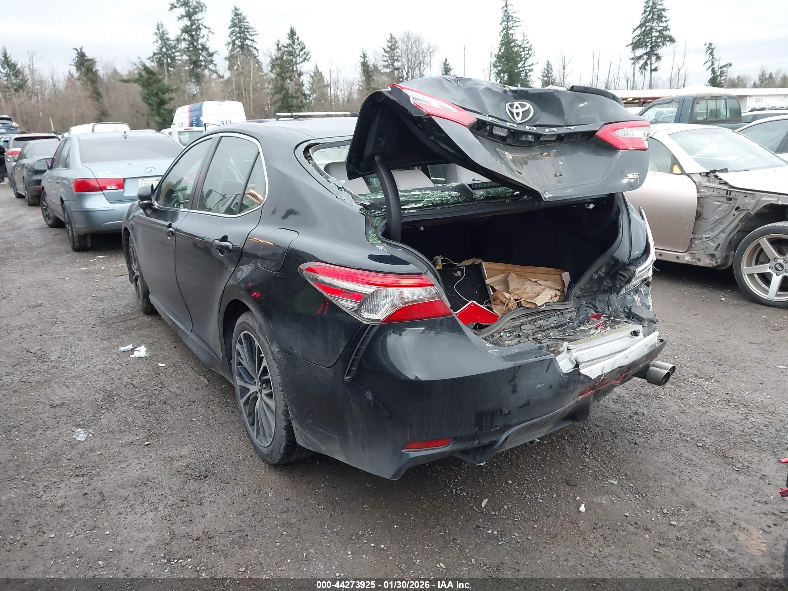 TOYOTA CAMRY image 3