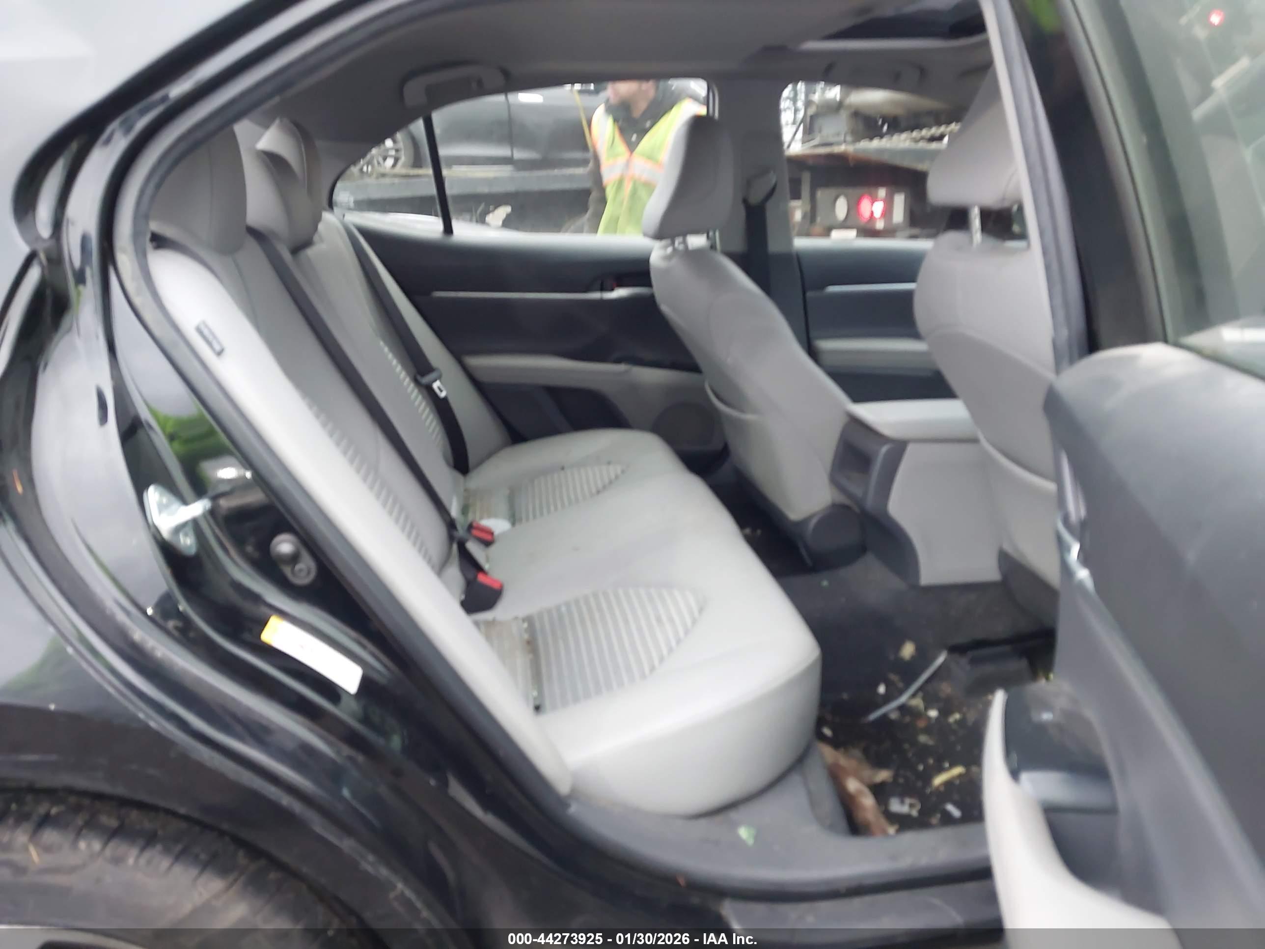 TOYOTA CAMRY image 8