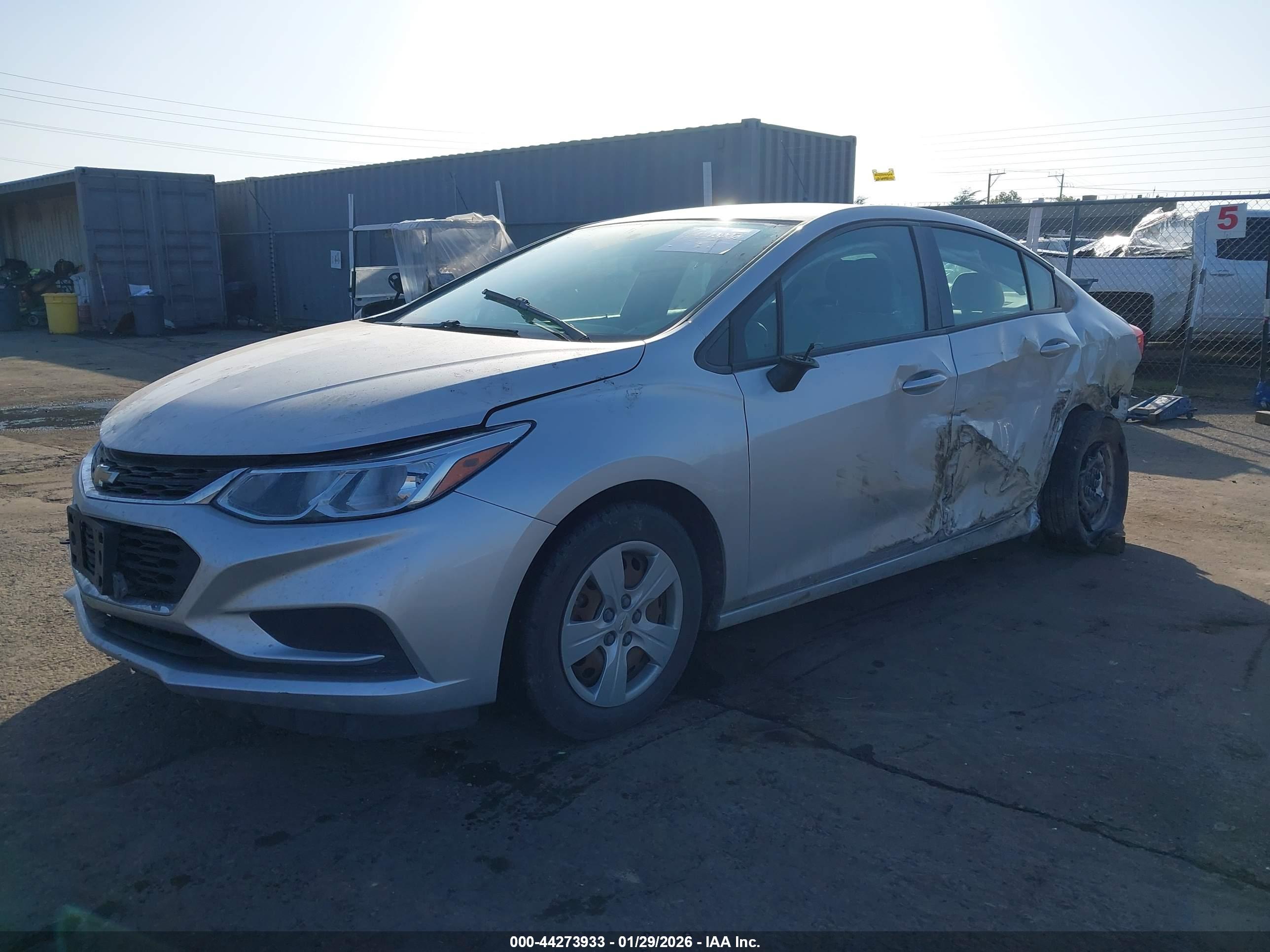 CHEVROLET CRUZE image 2