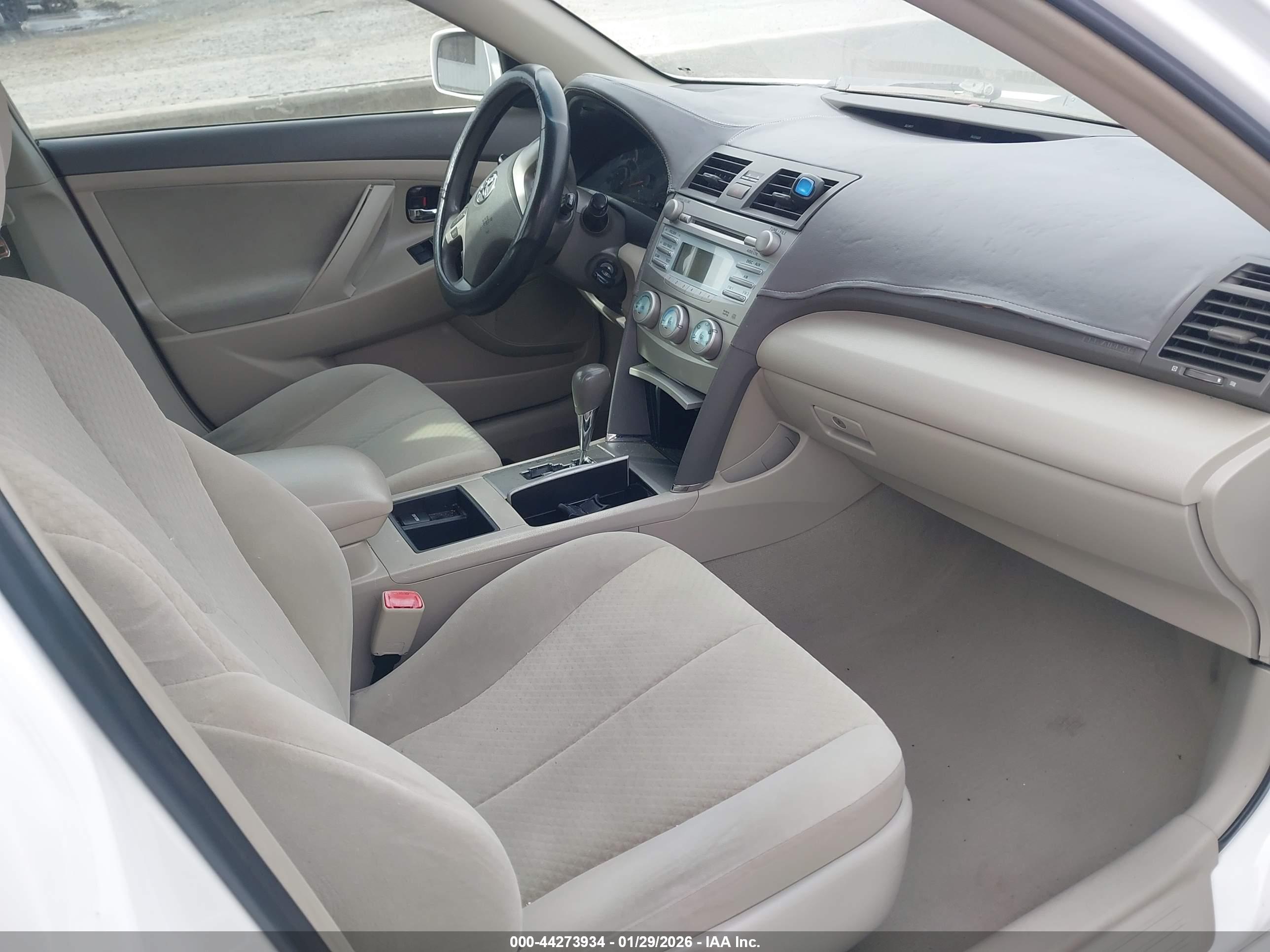 TOYOTA CAMRY image 5