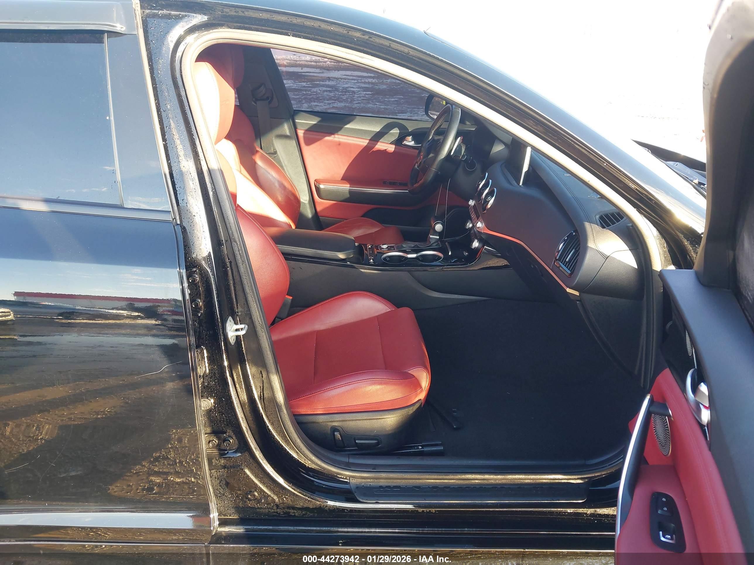 KIA STINGER image 5