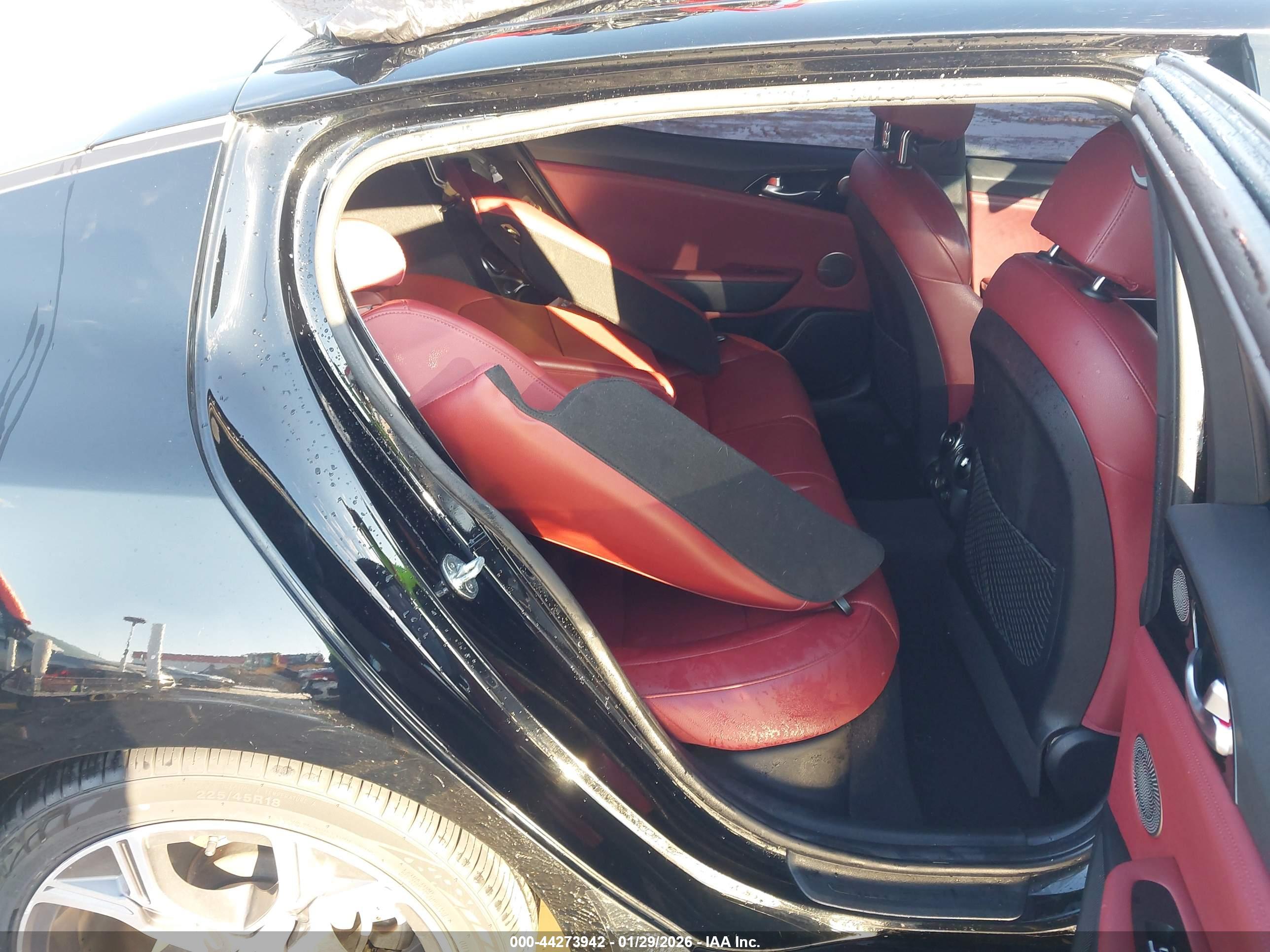 KIA STINGER image 8