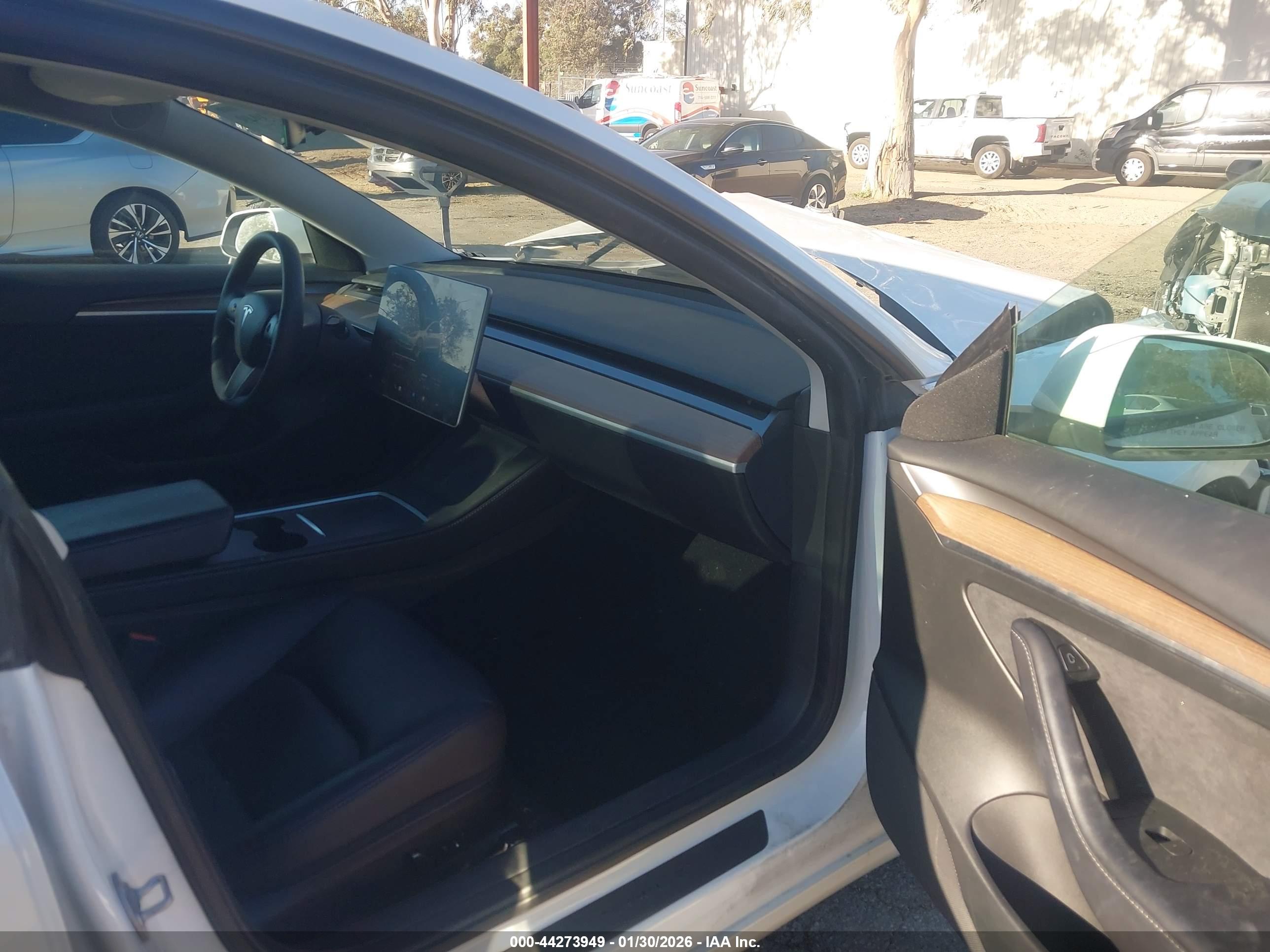 TESLA MODEL image 5