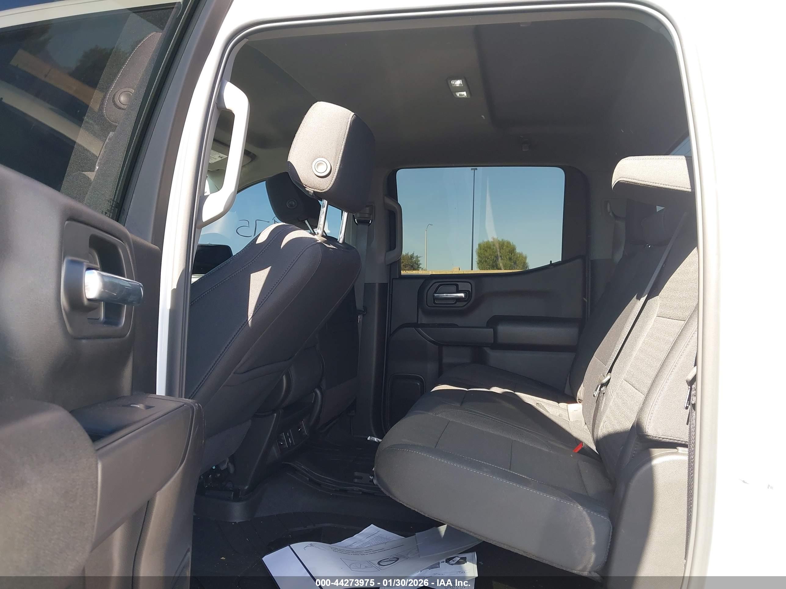 CHEVROLET SILVERADO image 8