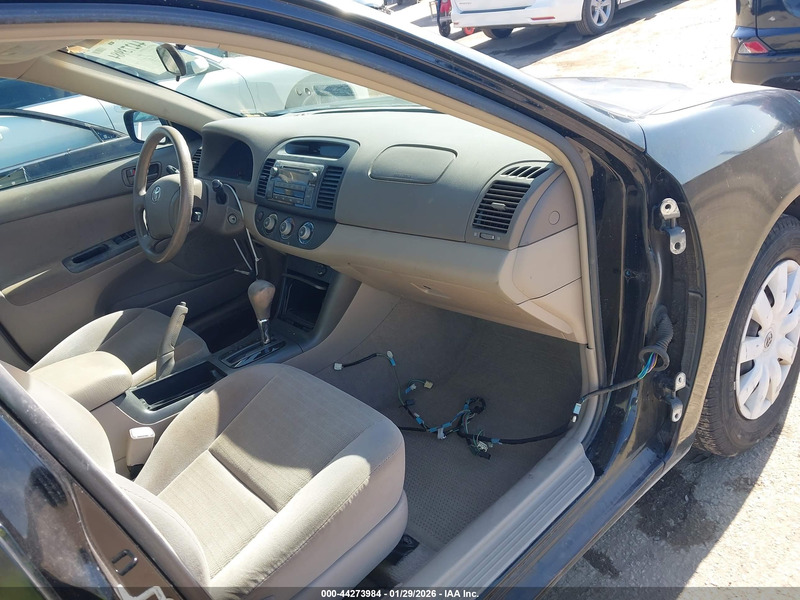 TOYOTA CAMRY image 5