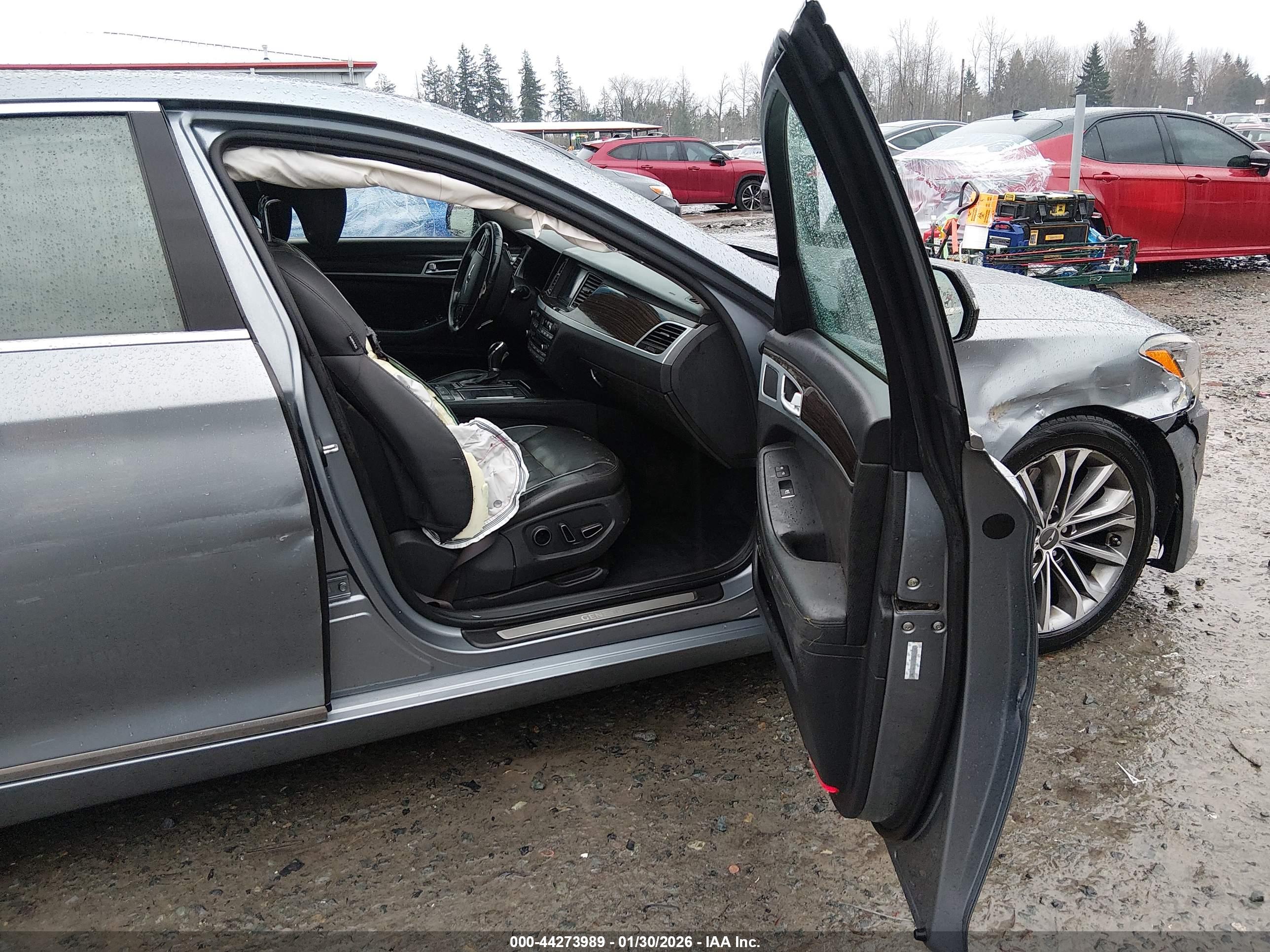 HYUNDAI GENESIS image 5