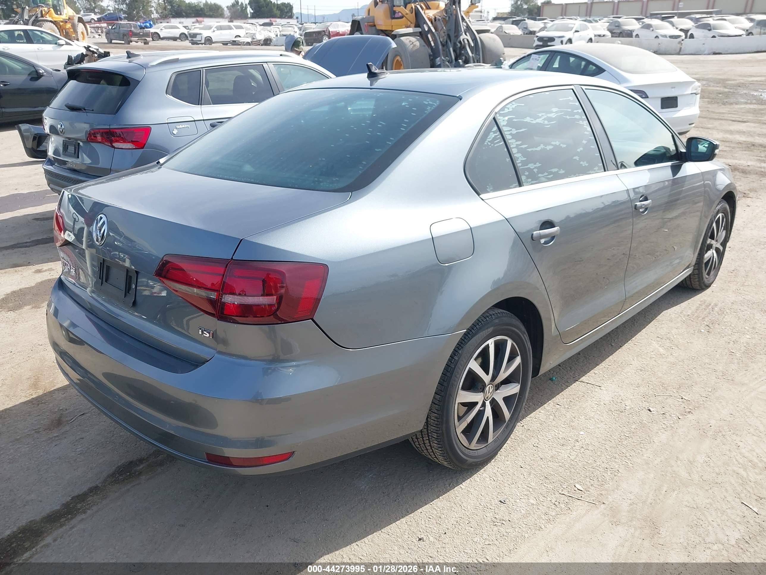 VOLKSWAGEN JETTA image 4