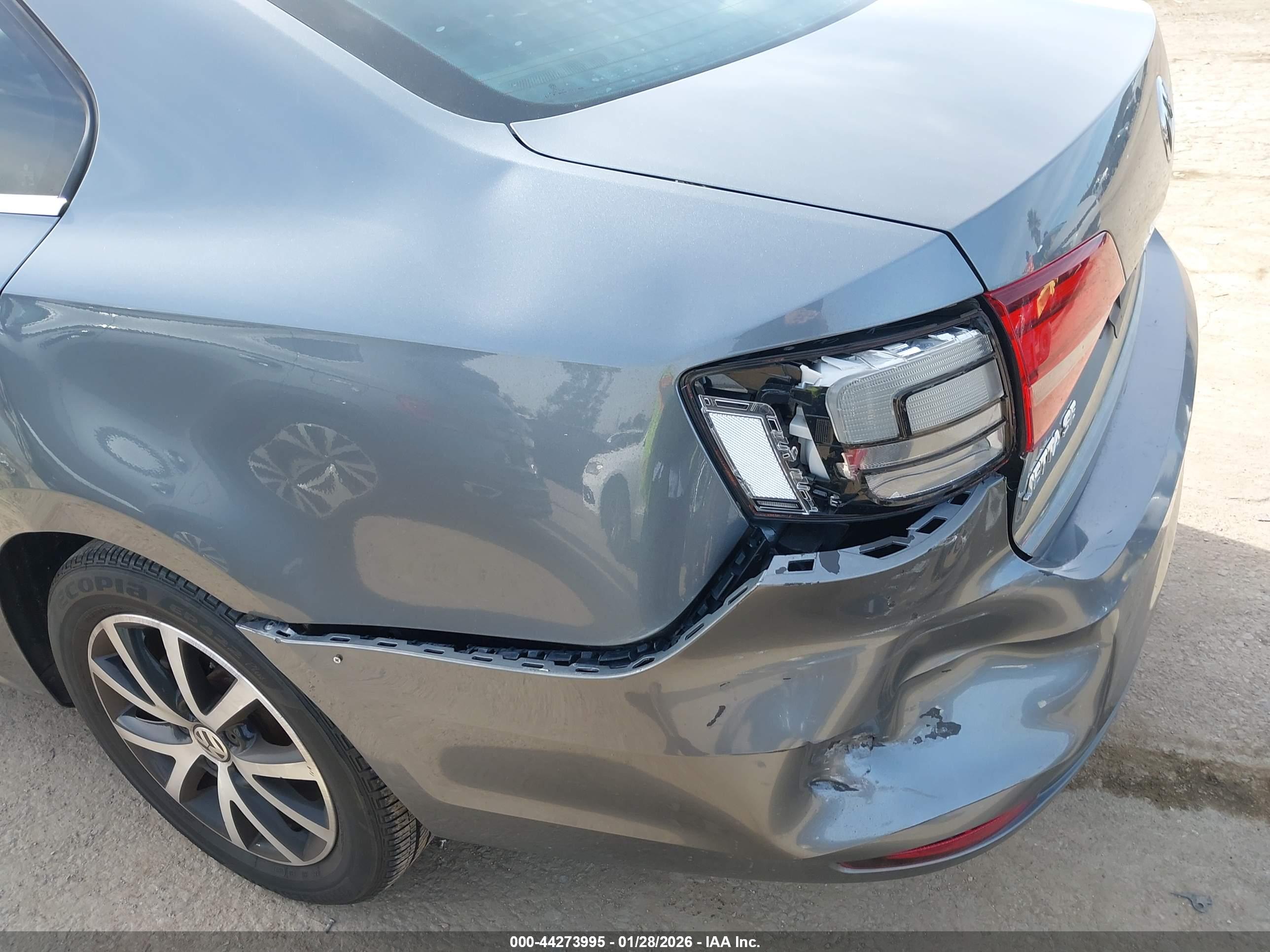 VOLKSWAGEN JETTA image 6