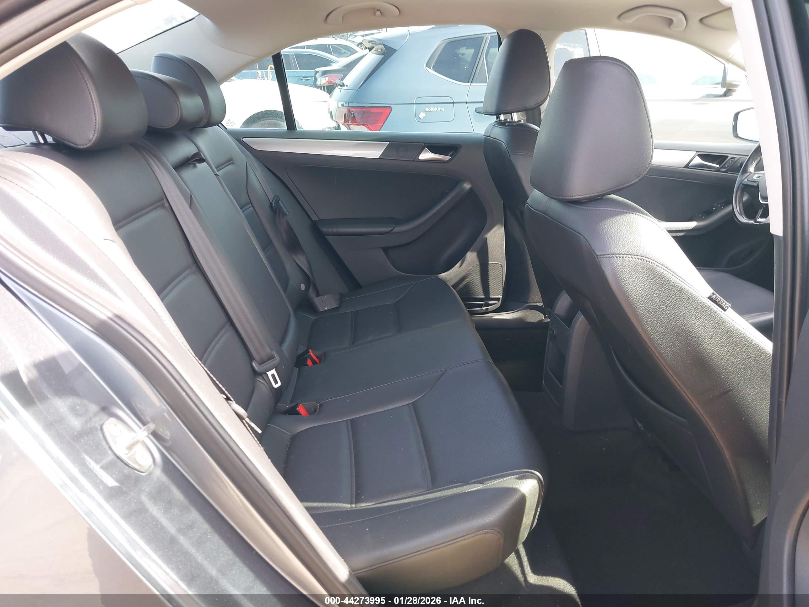 VOLKSWAGEN JETTA image 8
