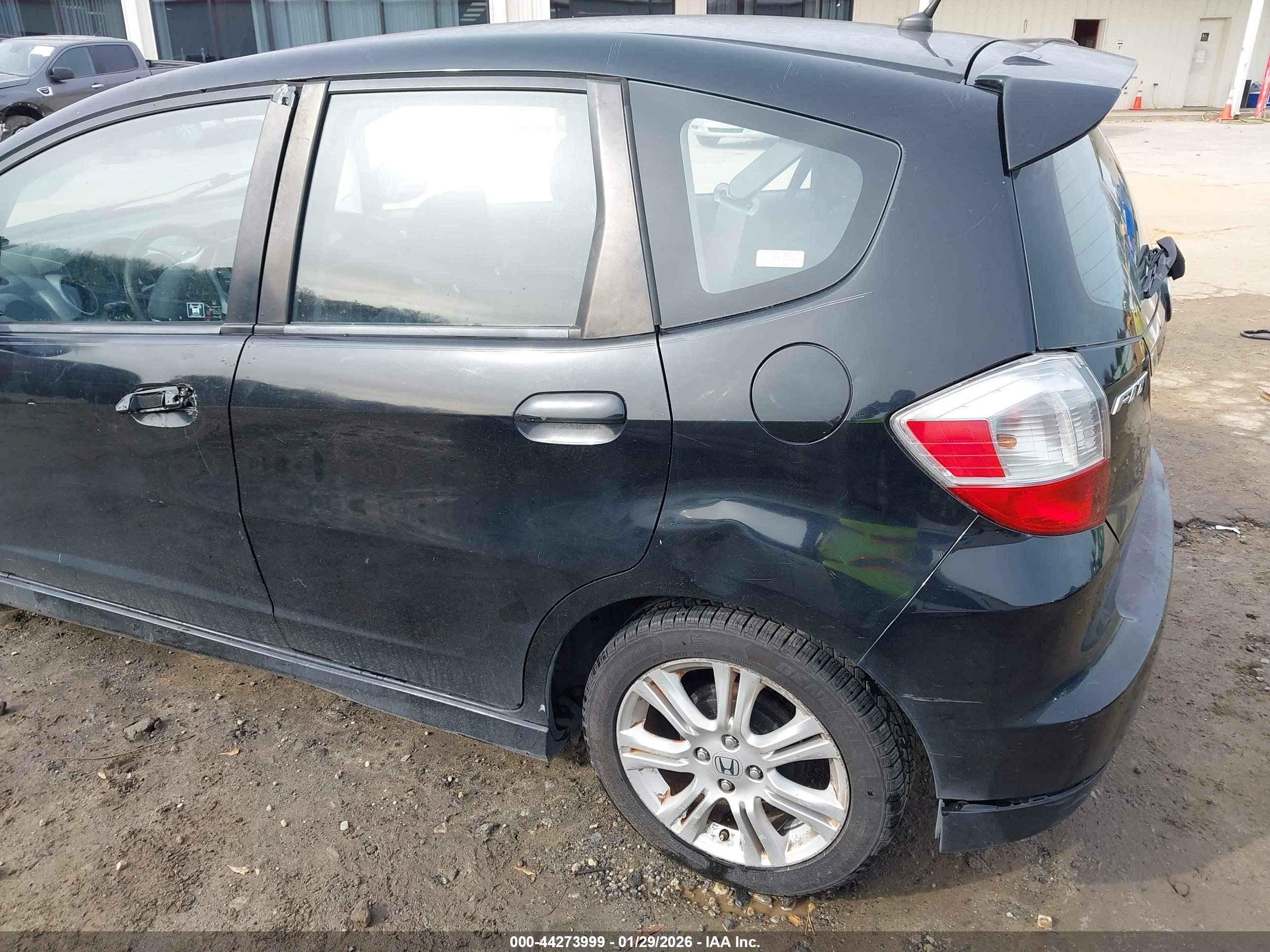 HONDA FIT image 6