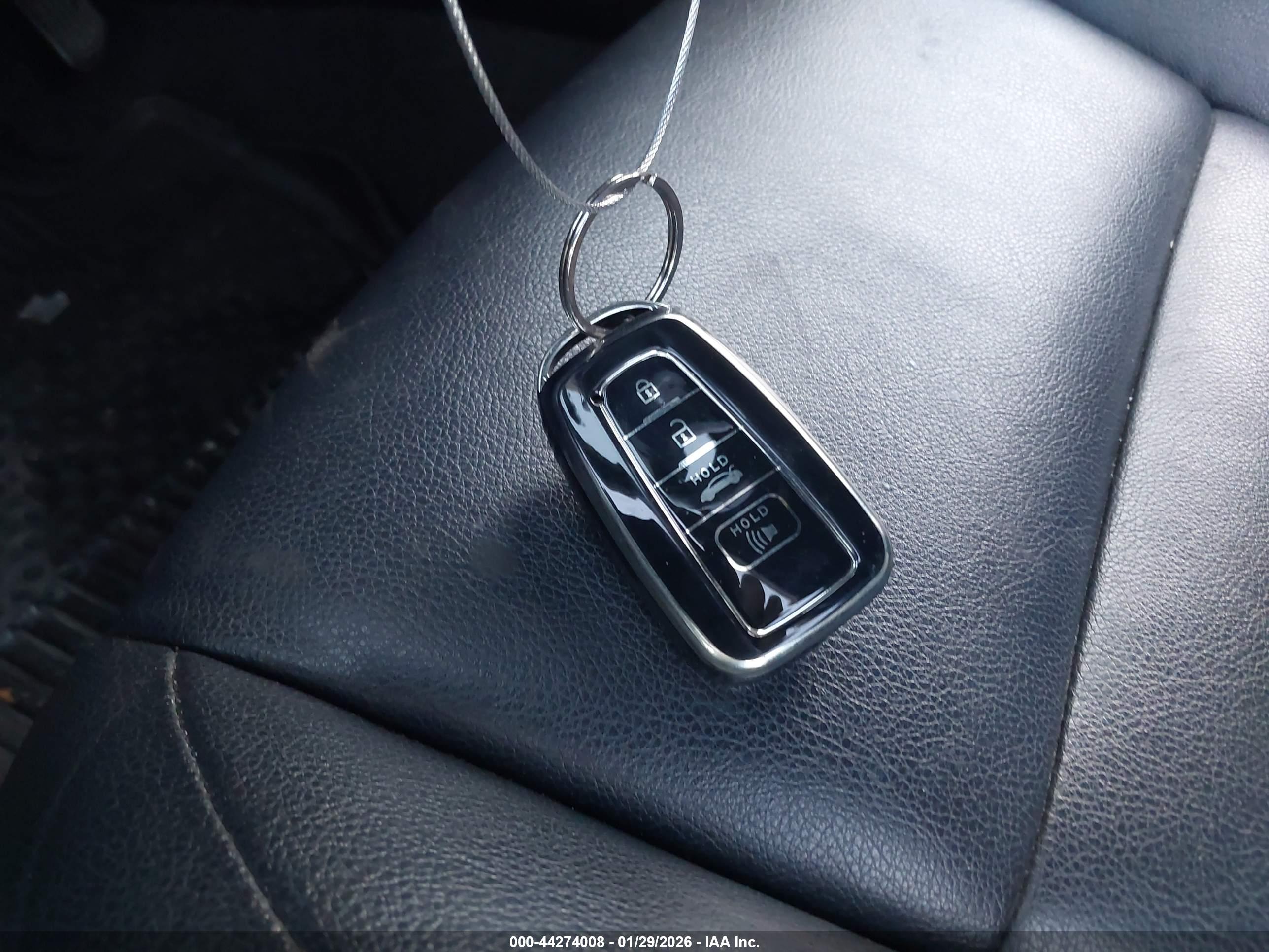 TOYOTA RAV4 image 11
