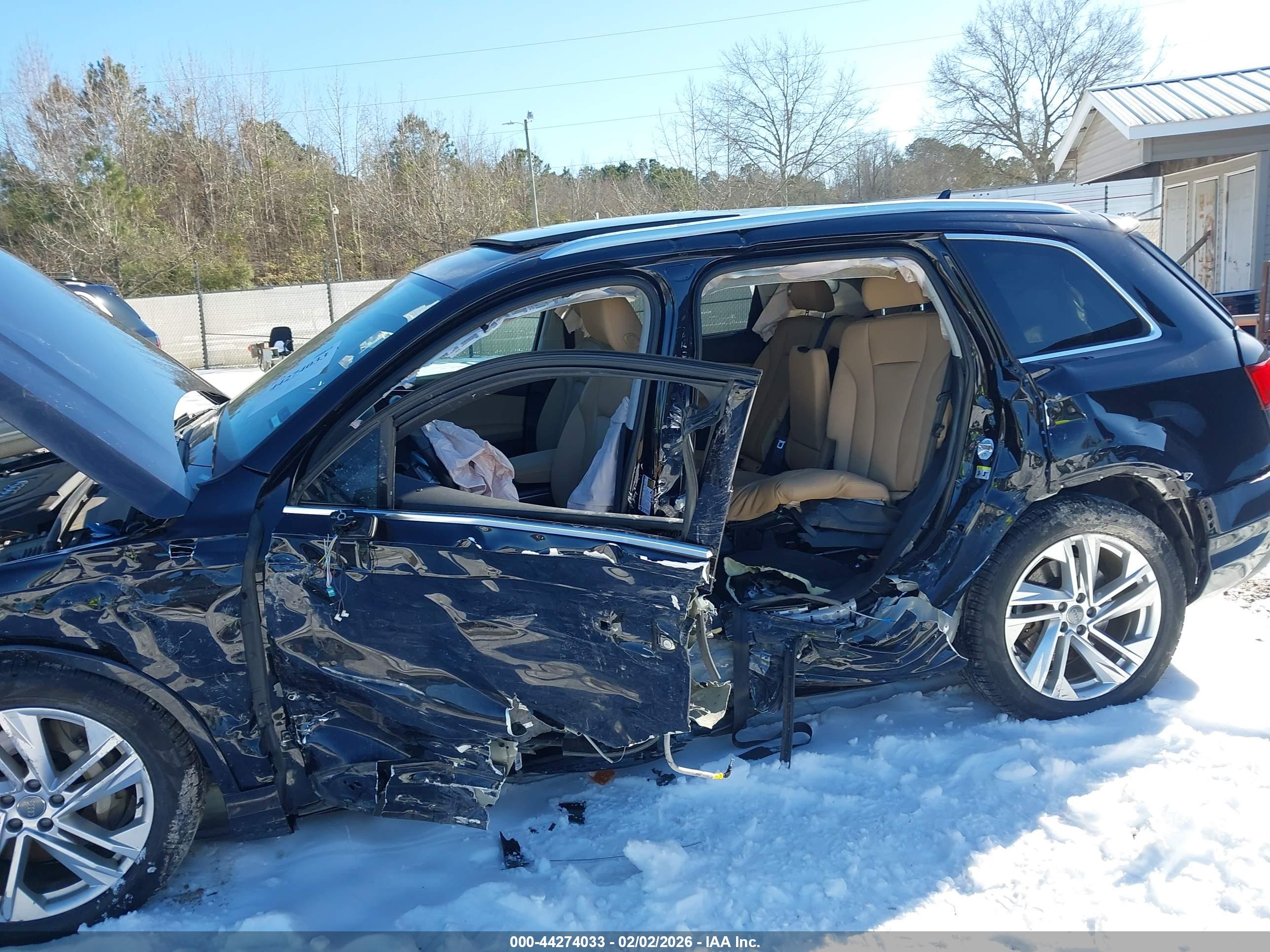 AUDI Q7 image 6