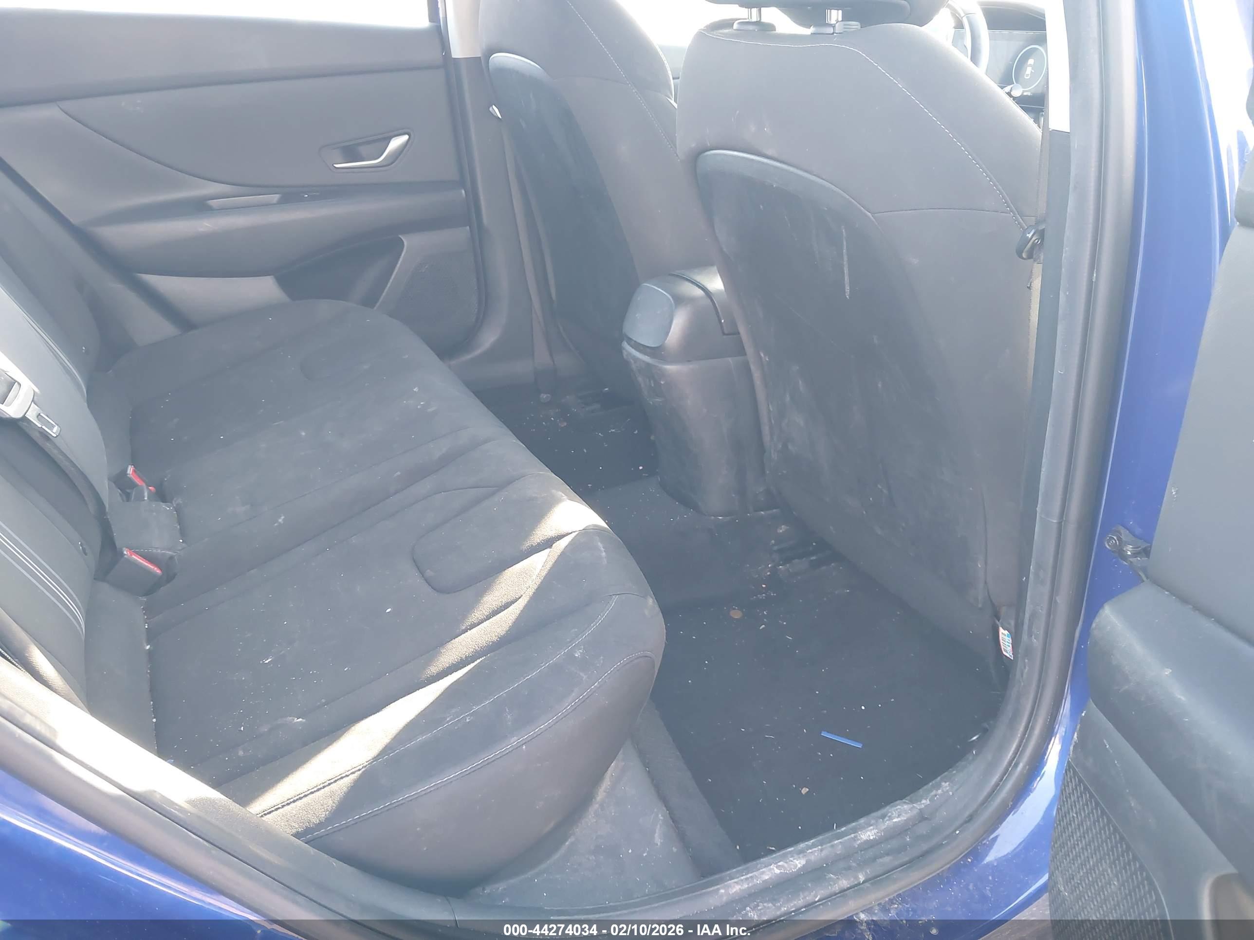 HYUNDAI ELANTRA image 8