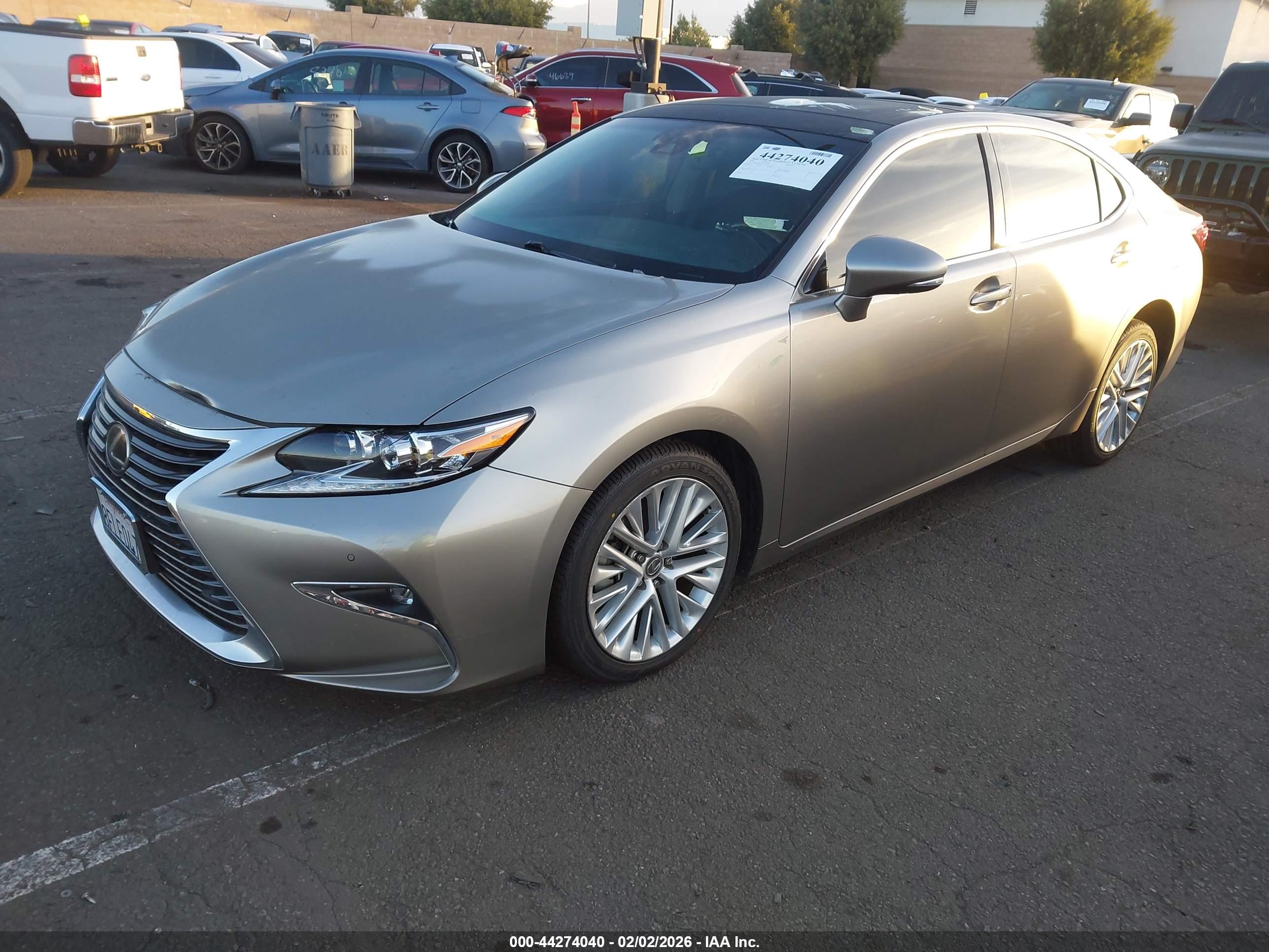 LEXUS ES image 2