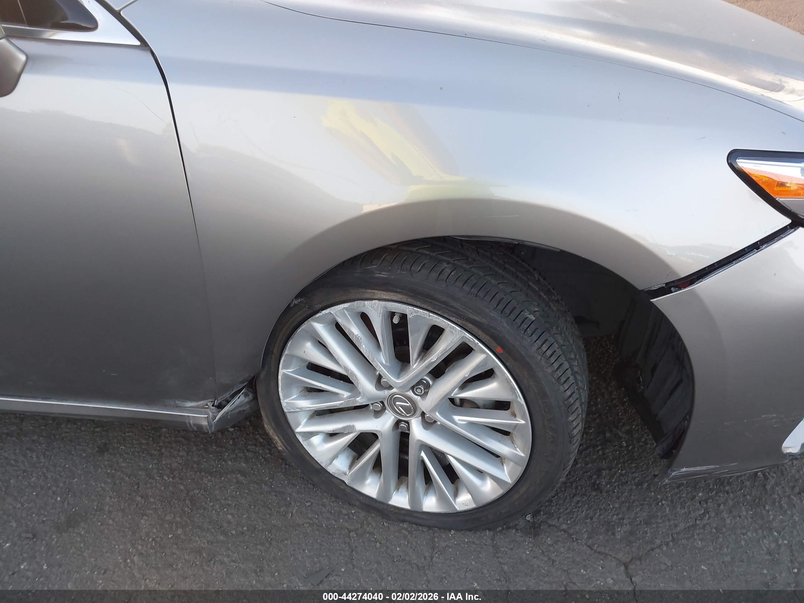 LEXUS ES image 6