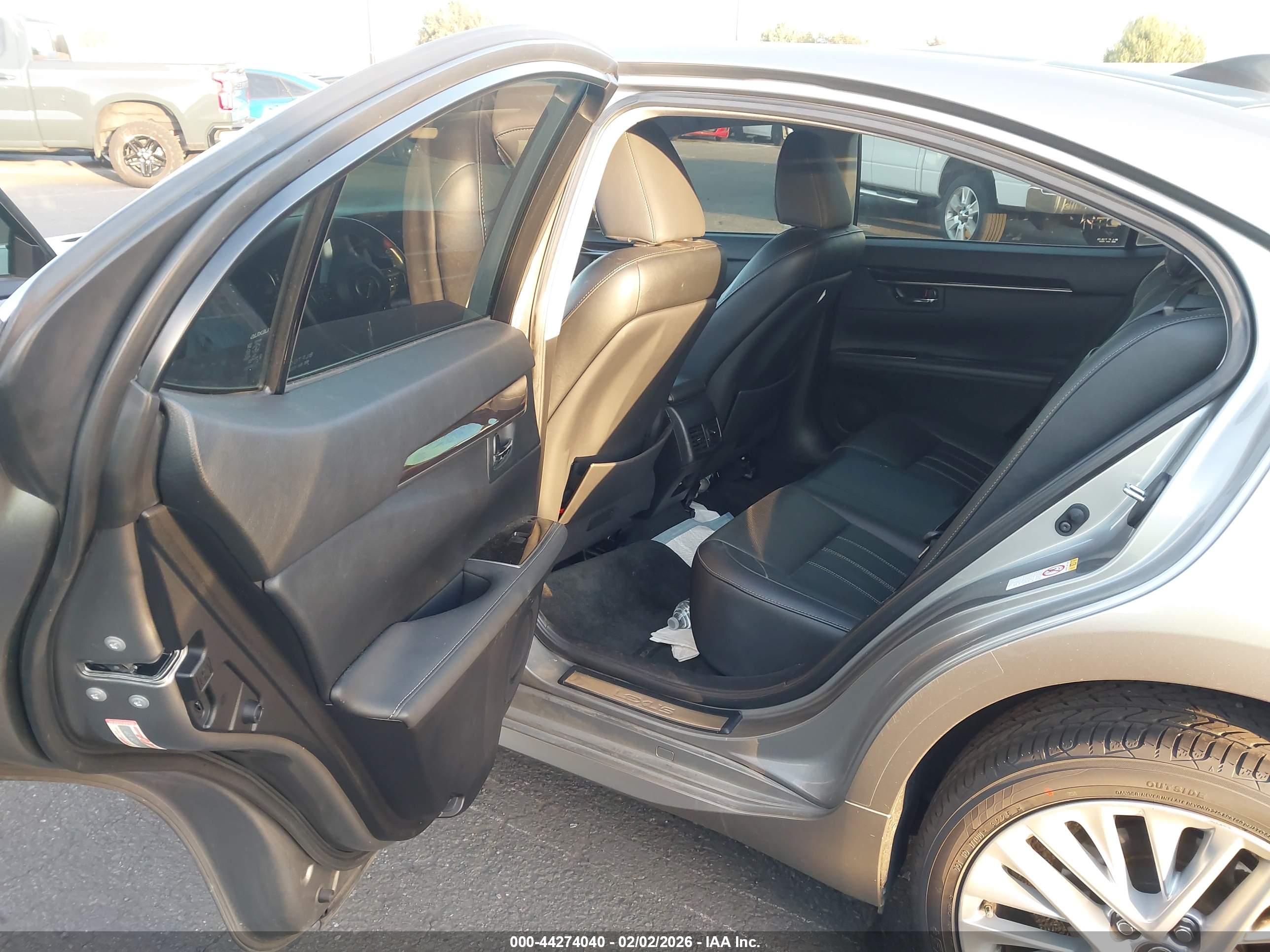 LEXUS ES image 8