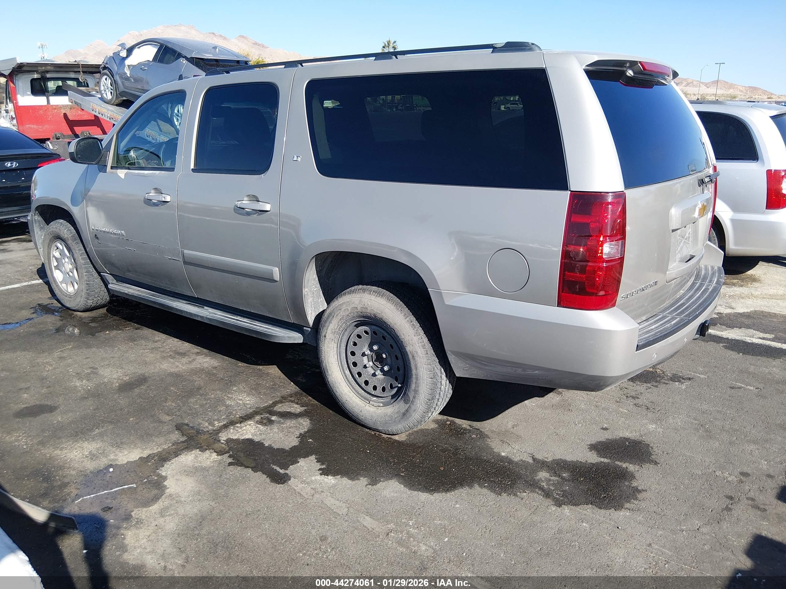 CHEVROLET SUBURBAN image 3
