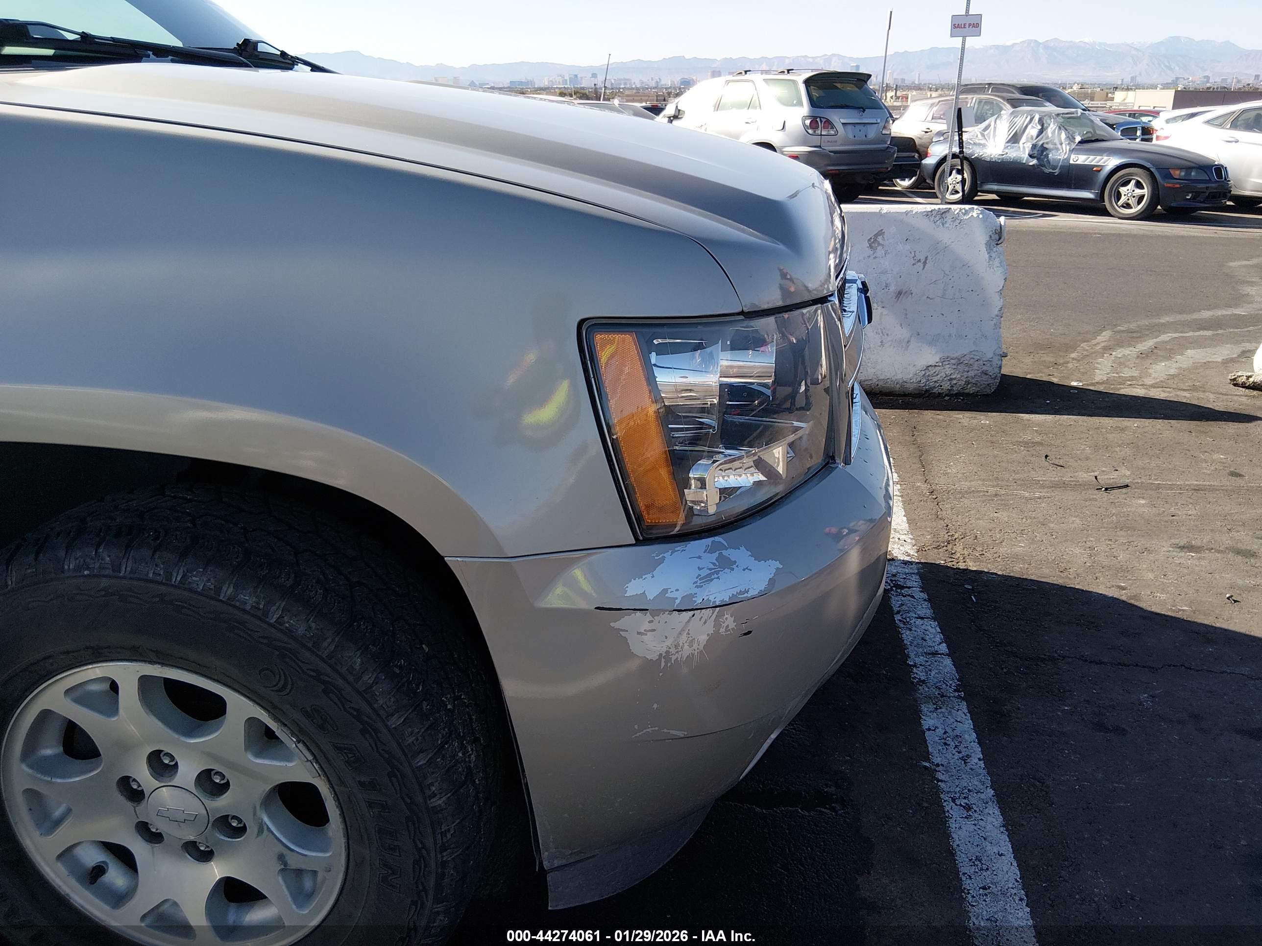 CHEVROLET SUBURBAN image 6