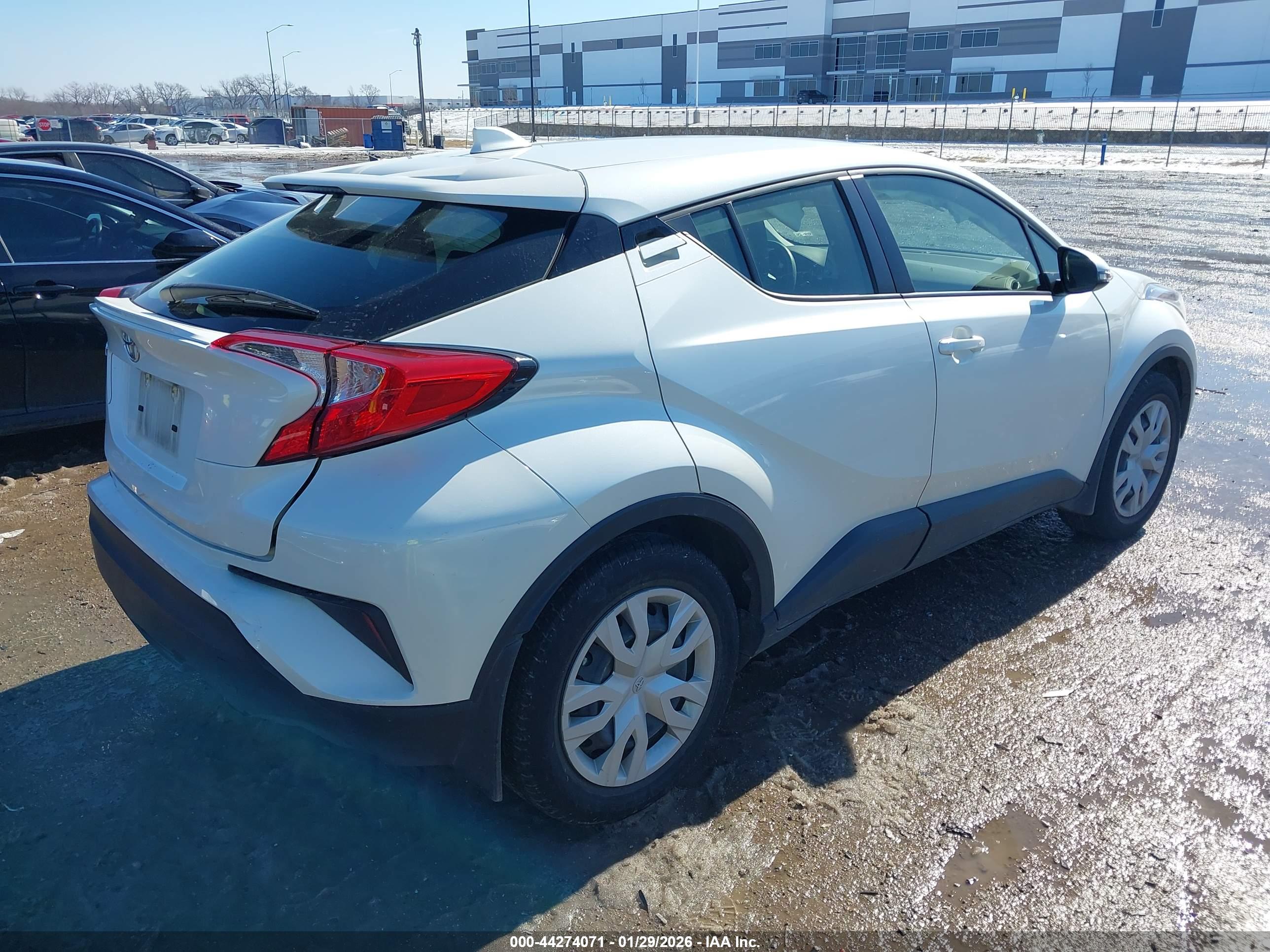 TOYOTA C-HR image 4