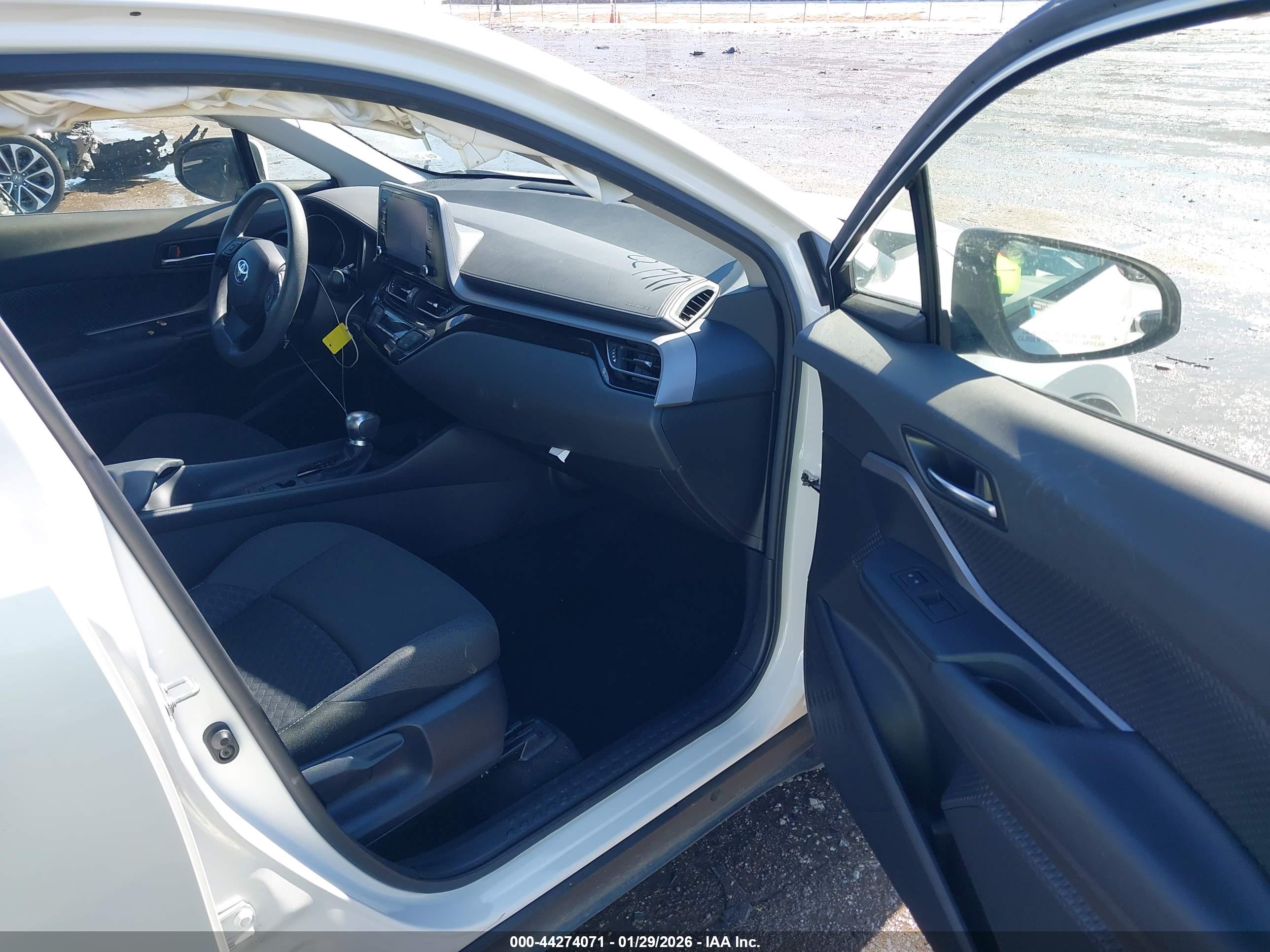 TOYOTA C-HR image 5