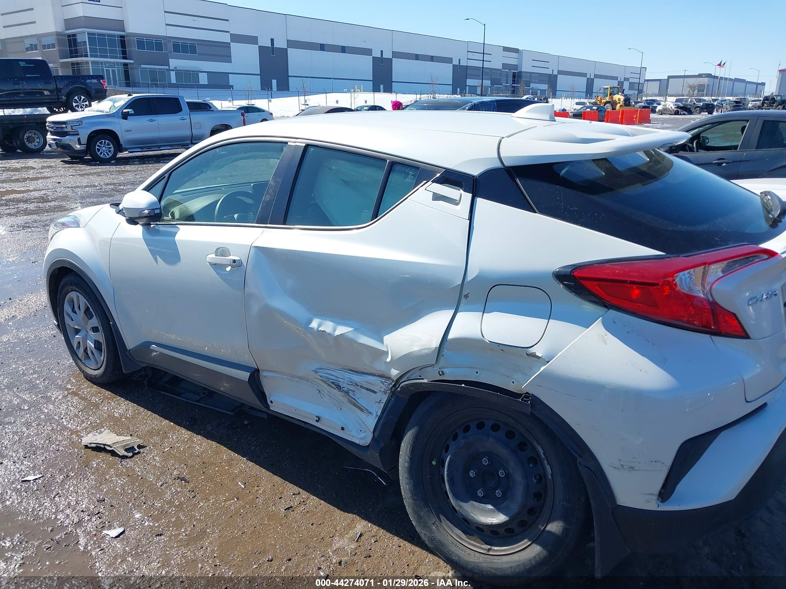 TOYOTA C-HR image 6