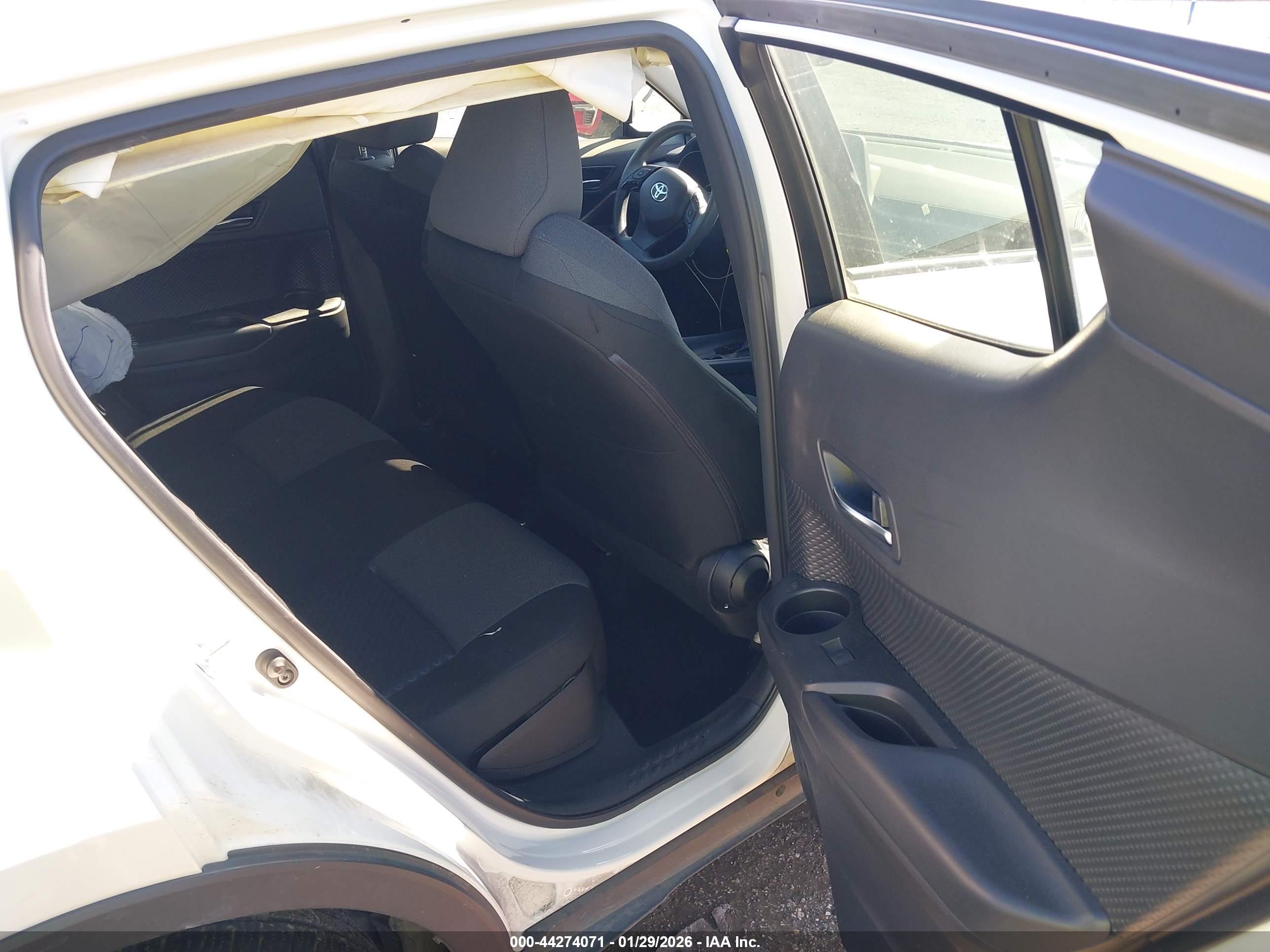 TOYOTA C-HR image 8