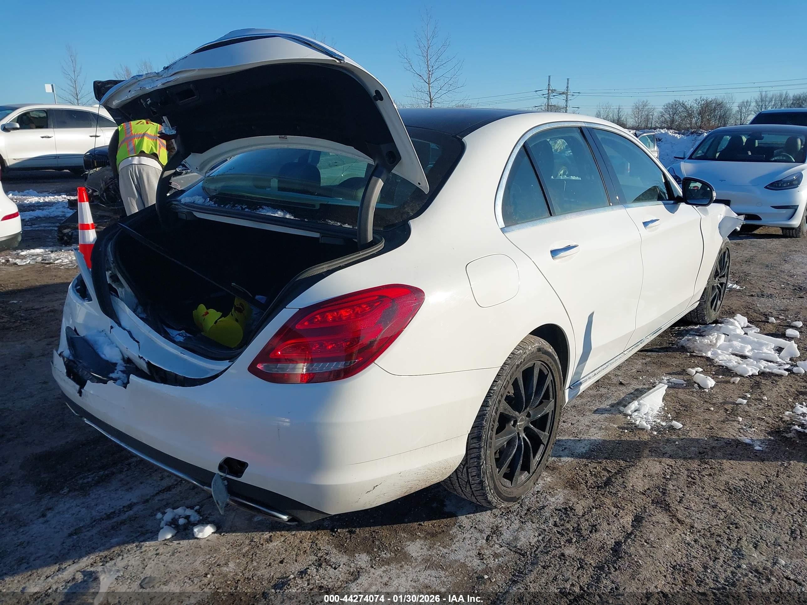 MERCEDES-BENZ C-CLASS image 4