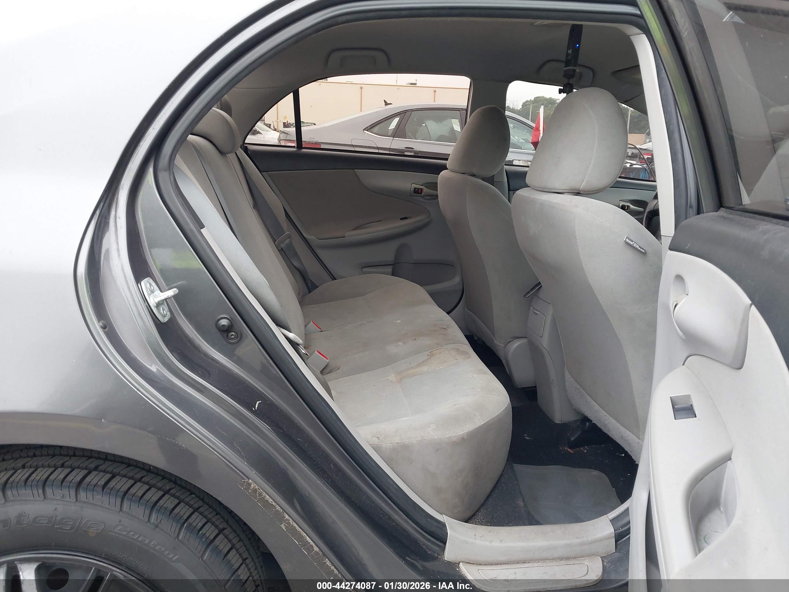 TOYOTA COROLLA image 8