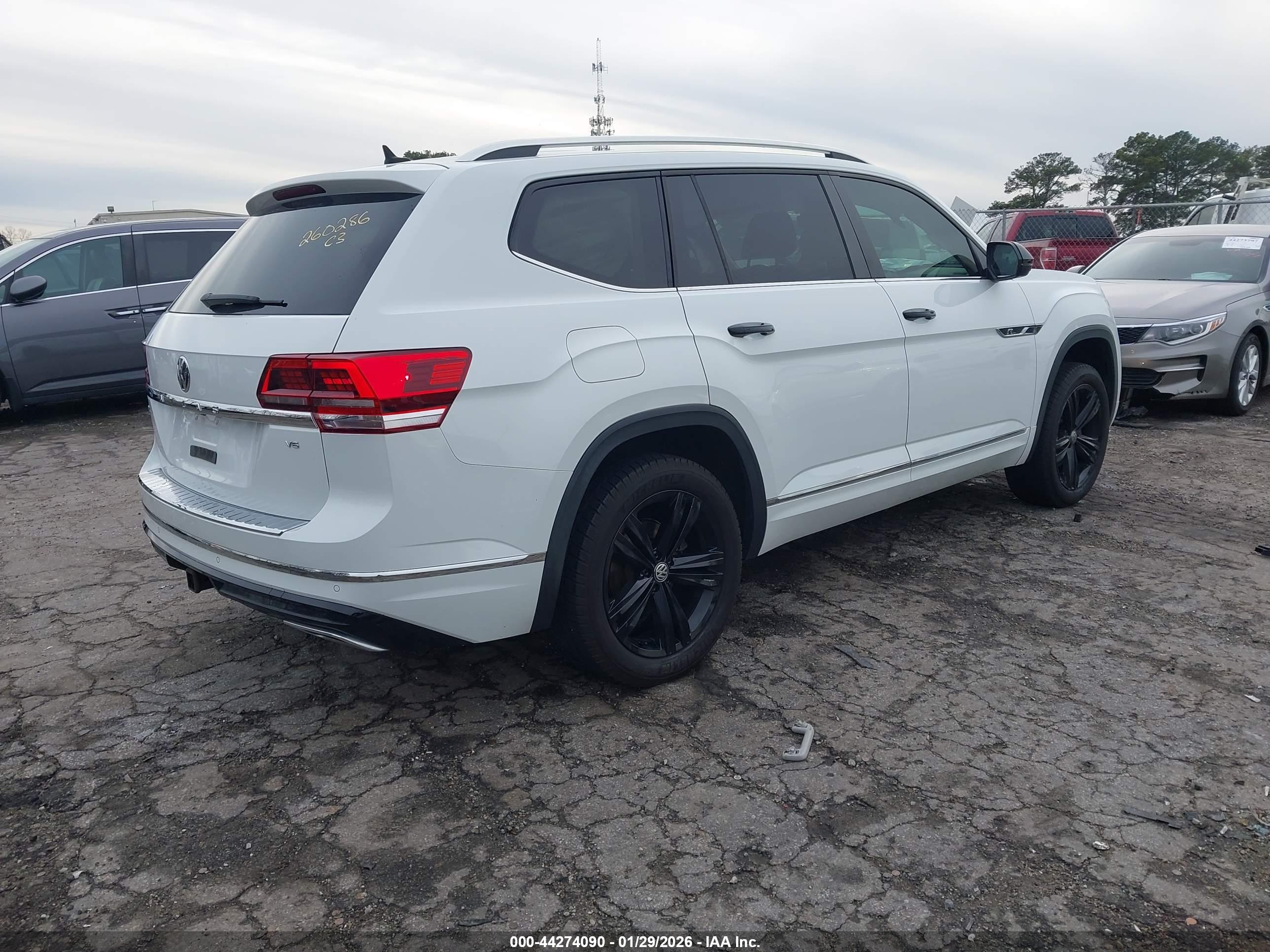 VOLKSWAGEN ATLAS image 4