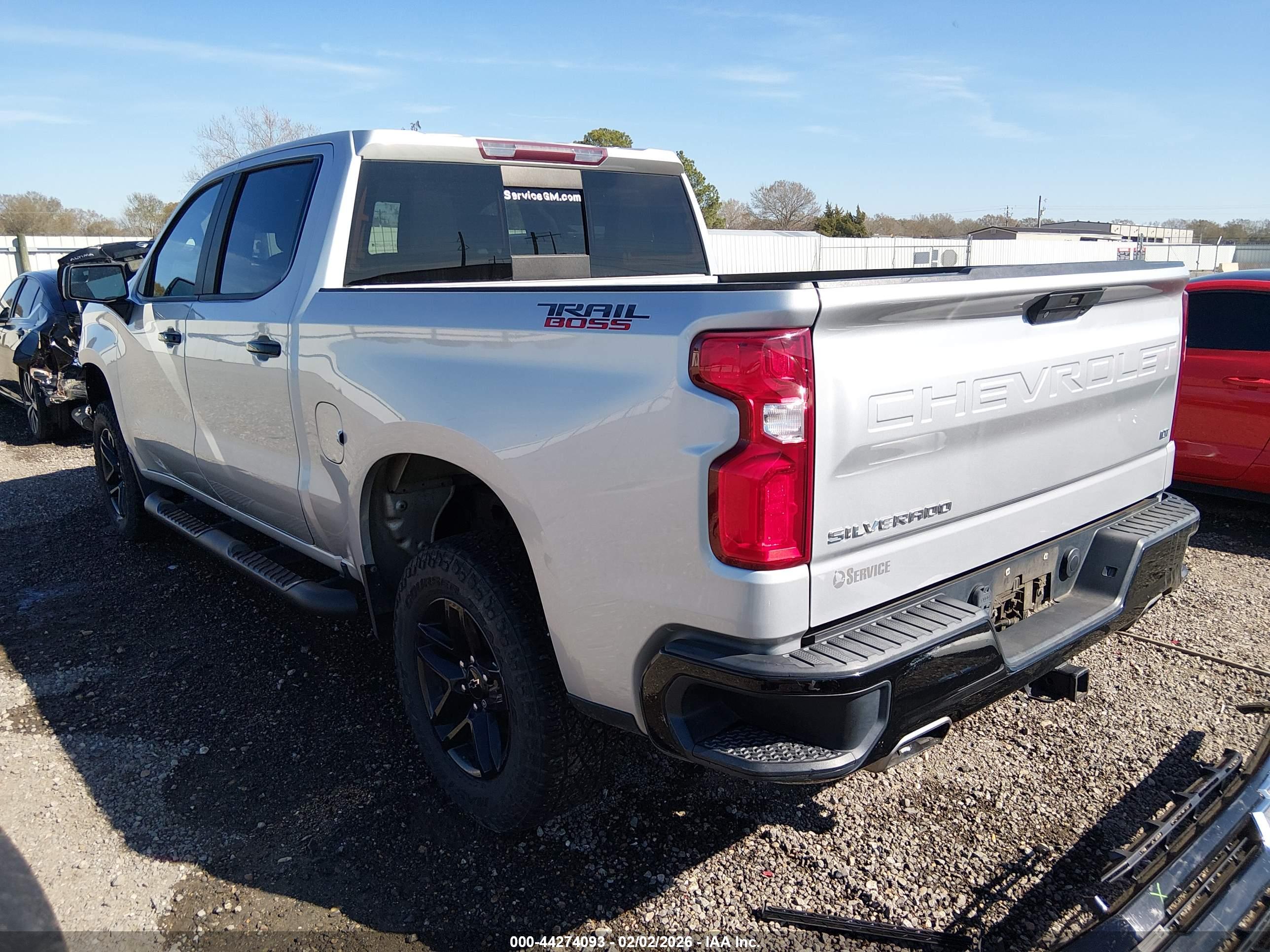CHEVROLET SILVERADO image 3