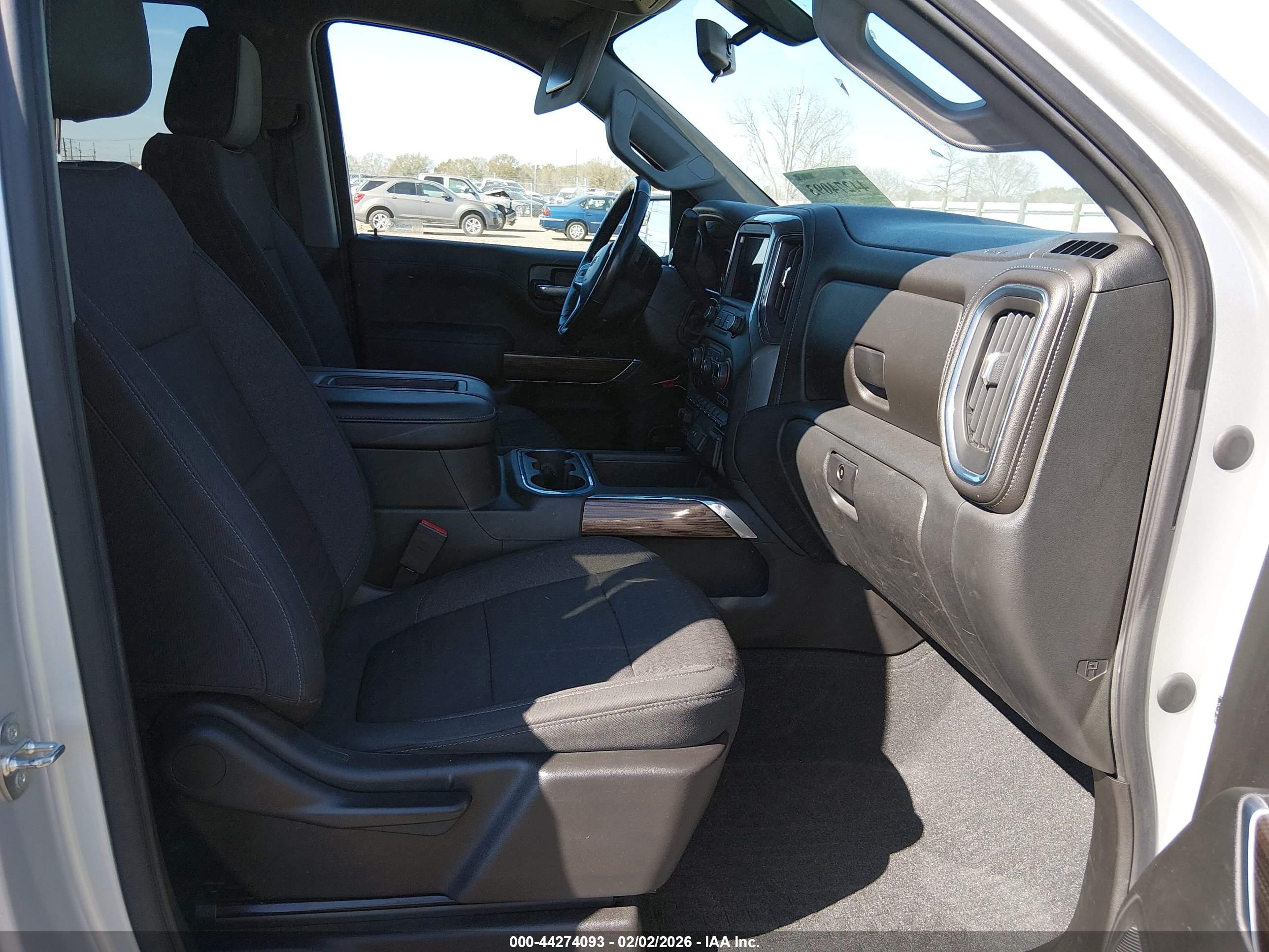 CHEVROLET SILVERADO image 5