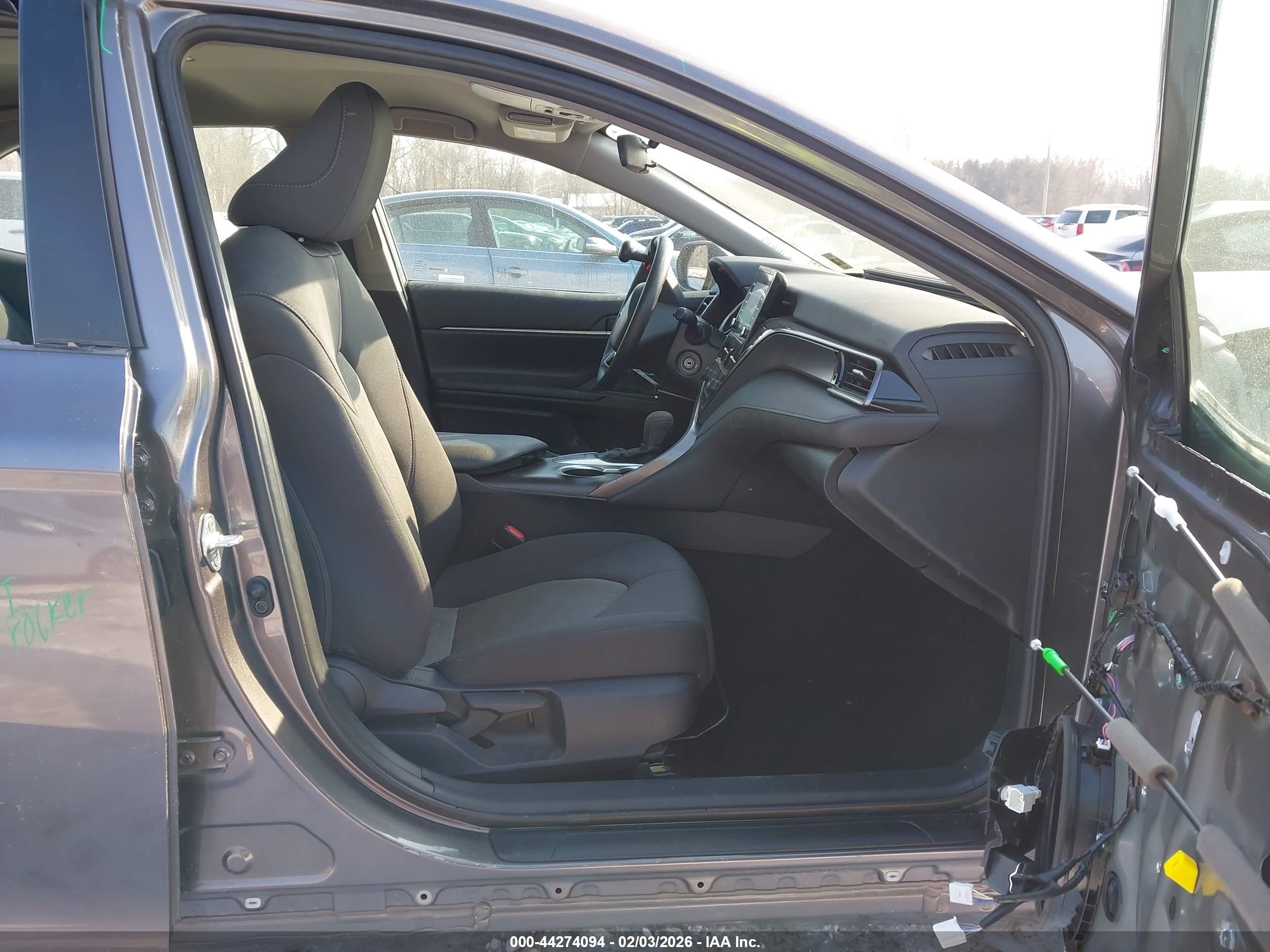 TOYOTA CAMRY image 5