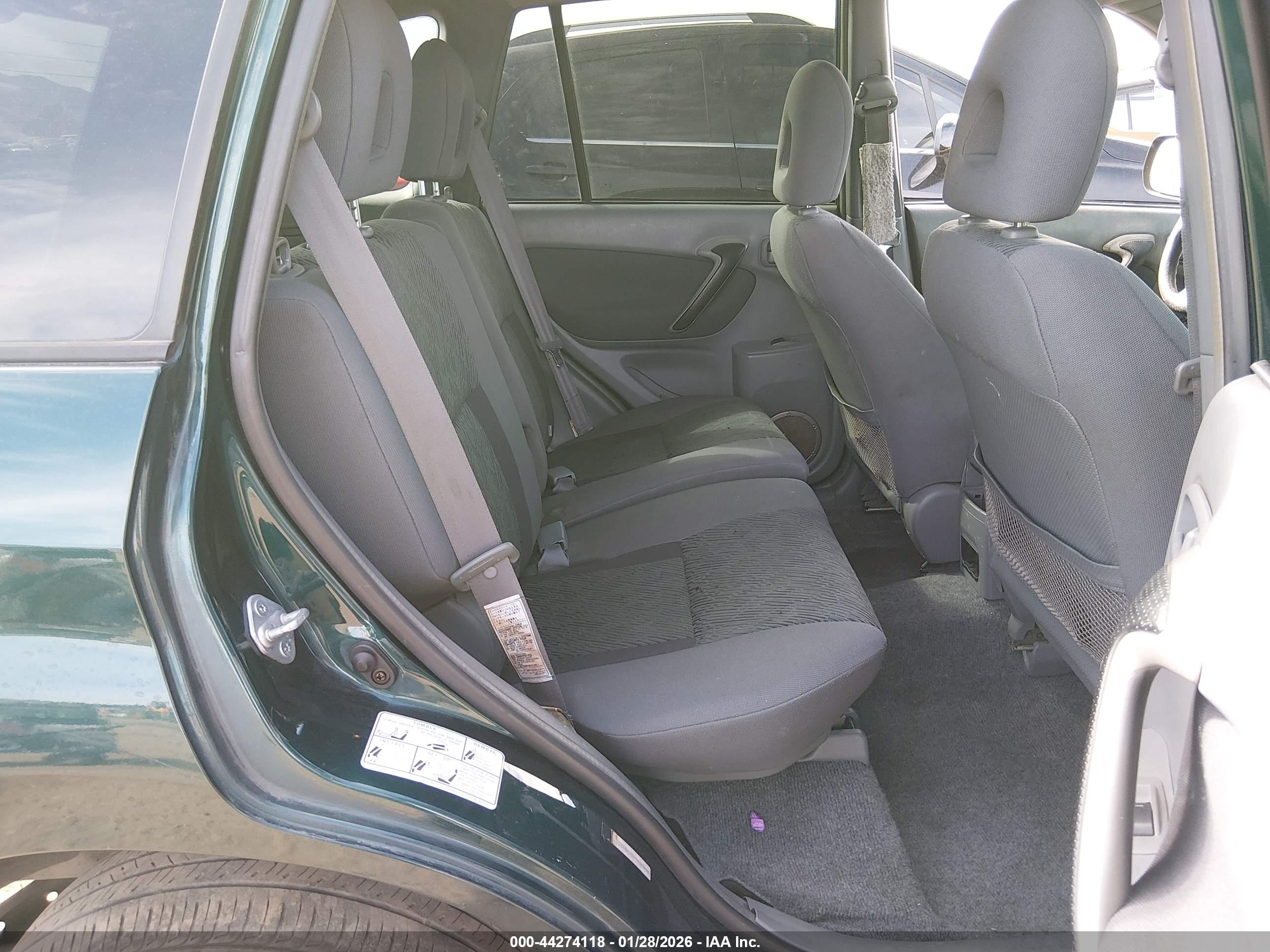 TOYOTA RAV4 image 8