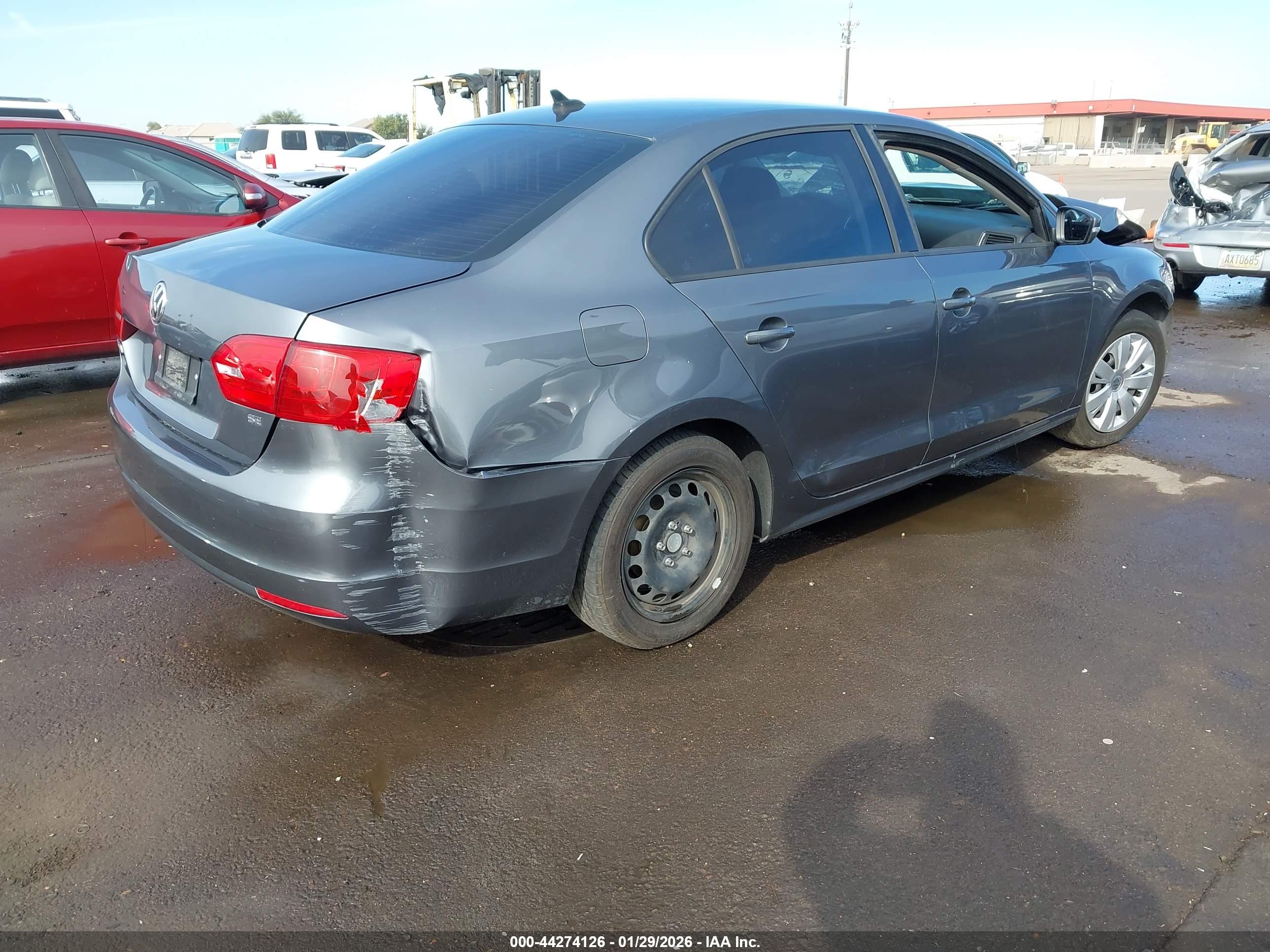 VOLKSWAGEN JETTA image 4