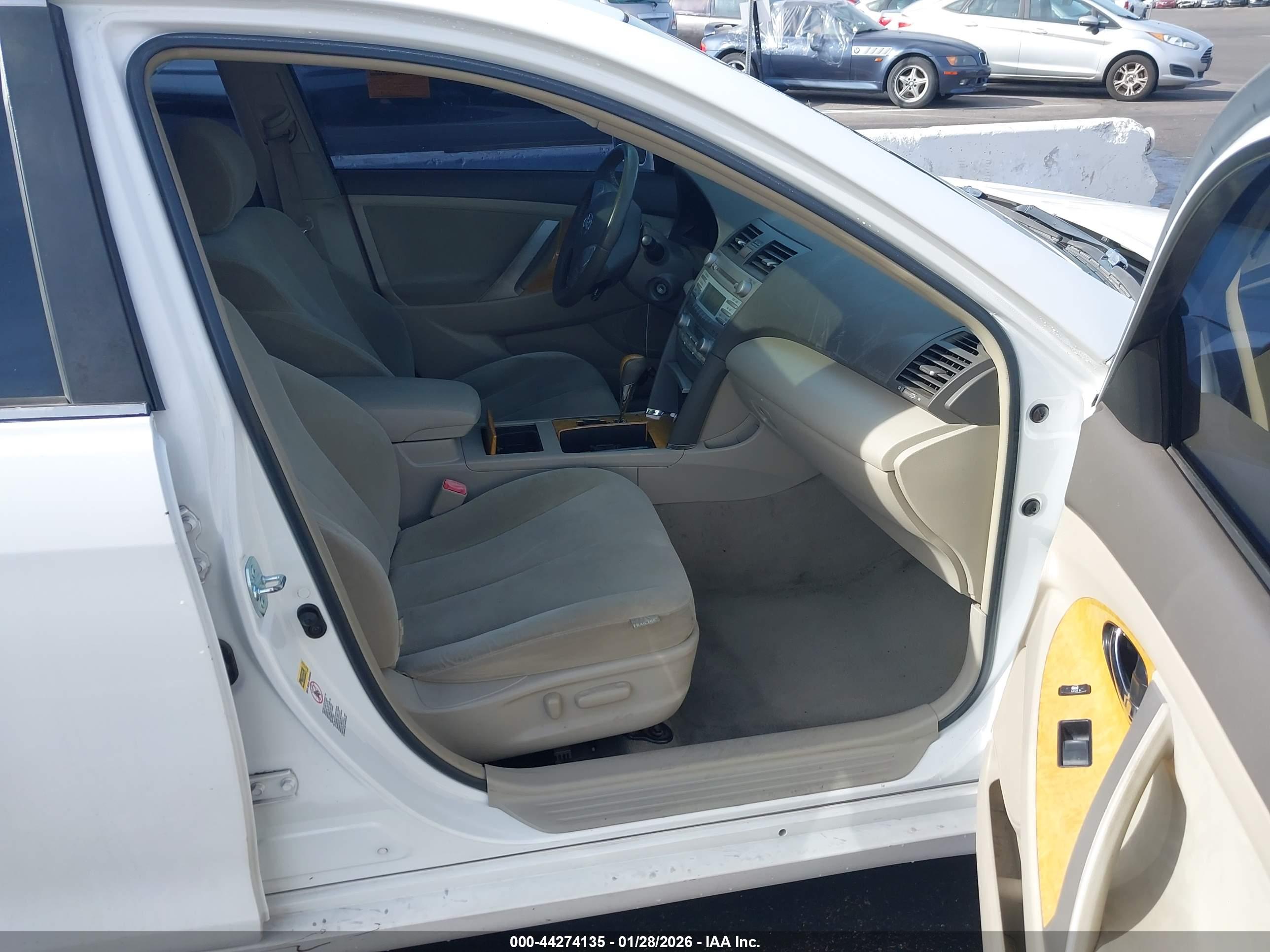 TOYOTA CAMRY image 5
