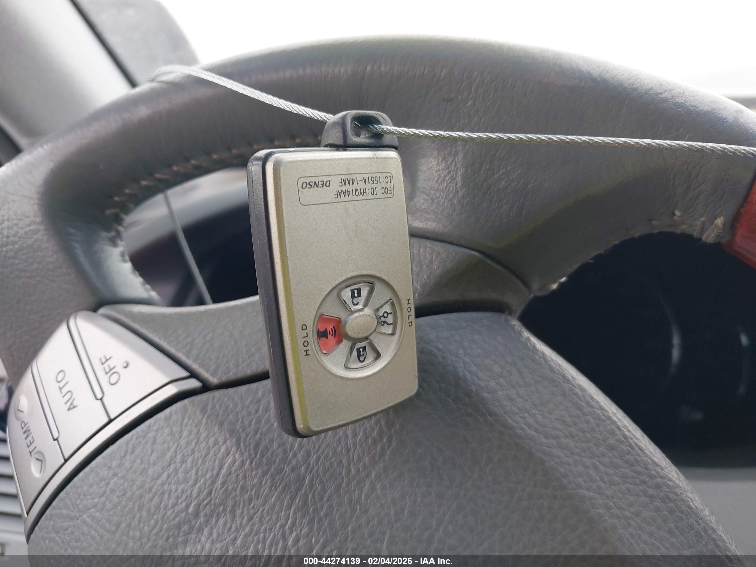 TOYOTA AVALON image 11