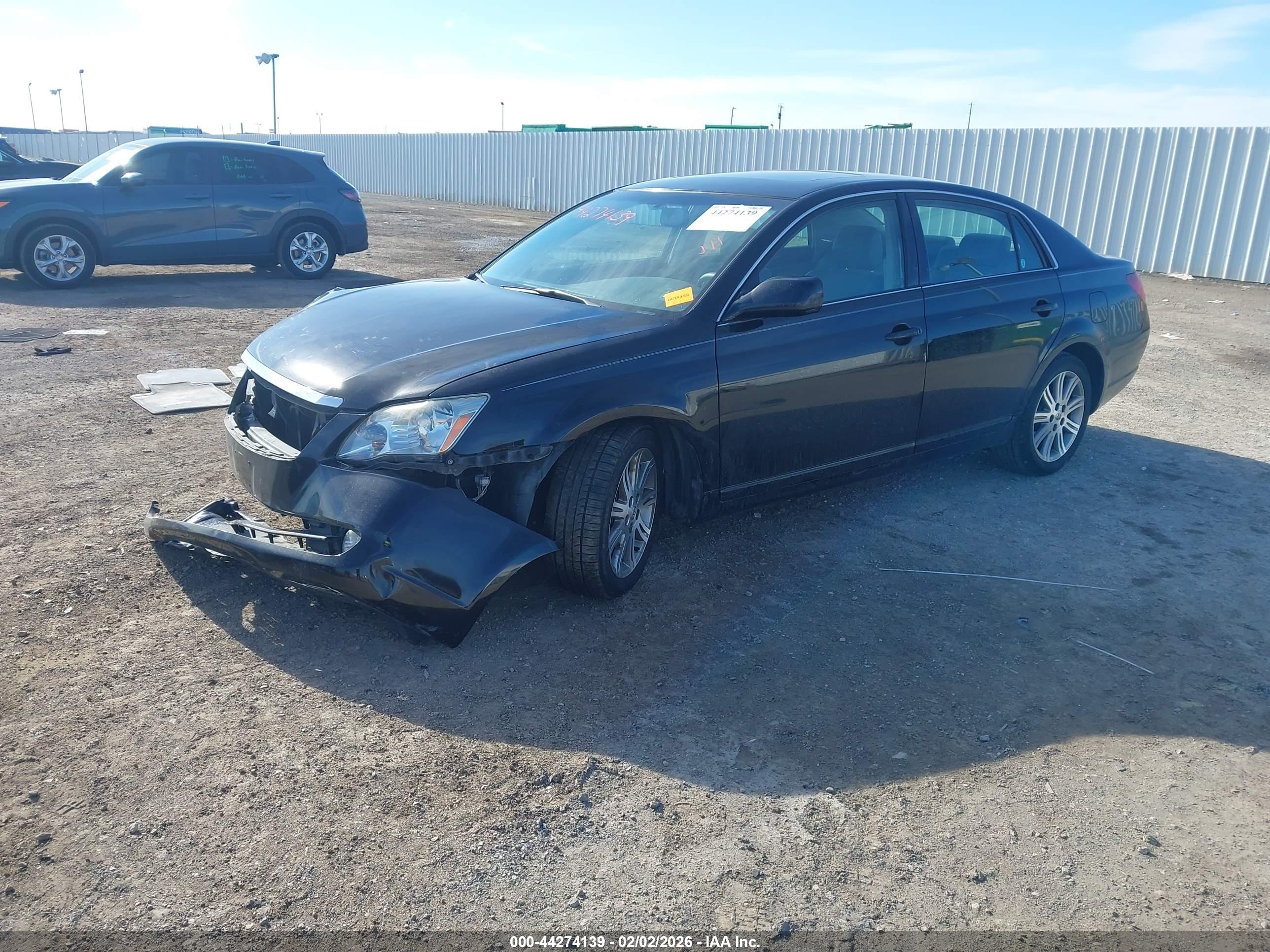 TOYOTA AVALON image 2