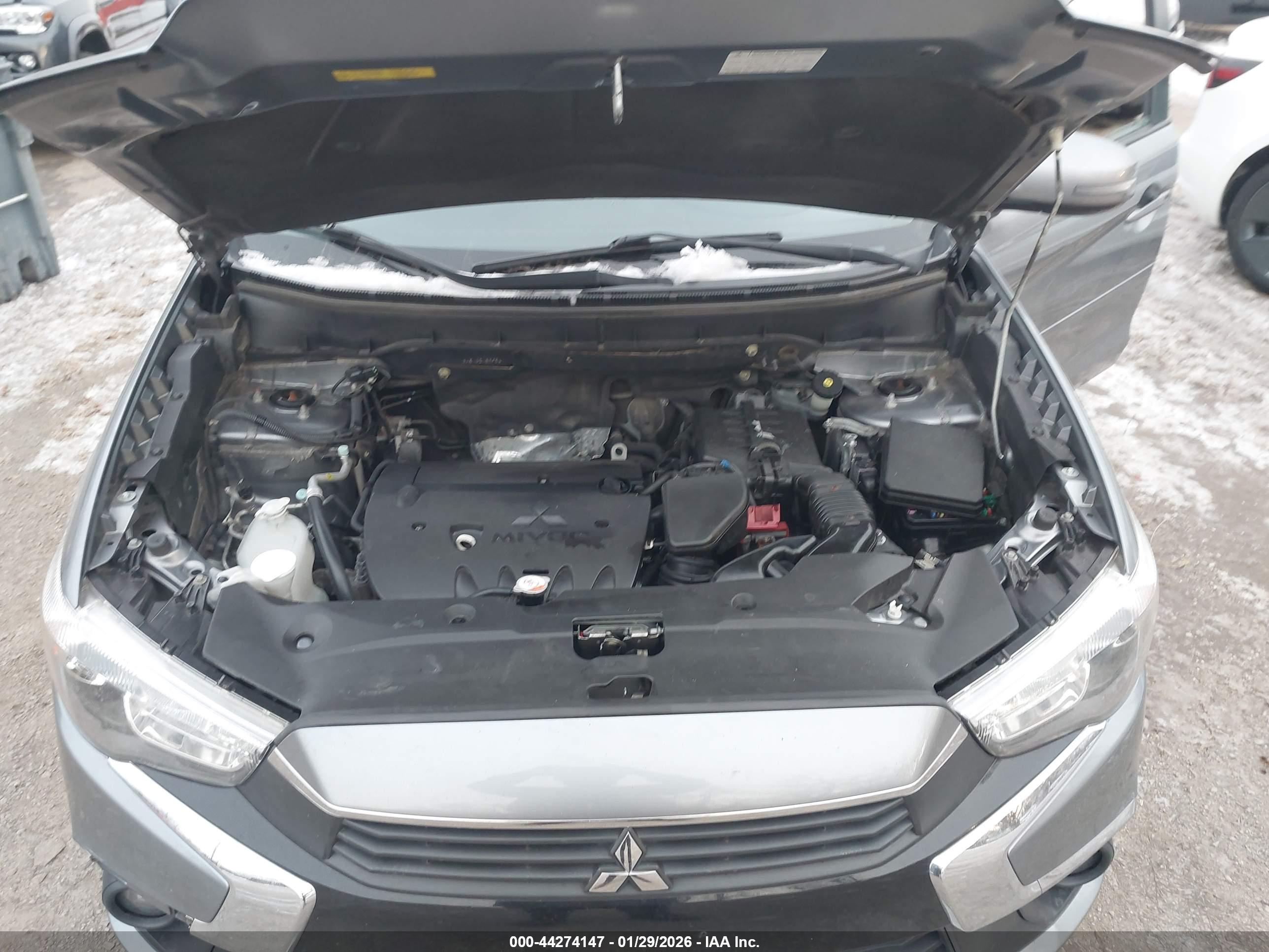 MITSUBISHI OUTLANDER image 10