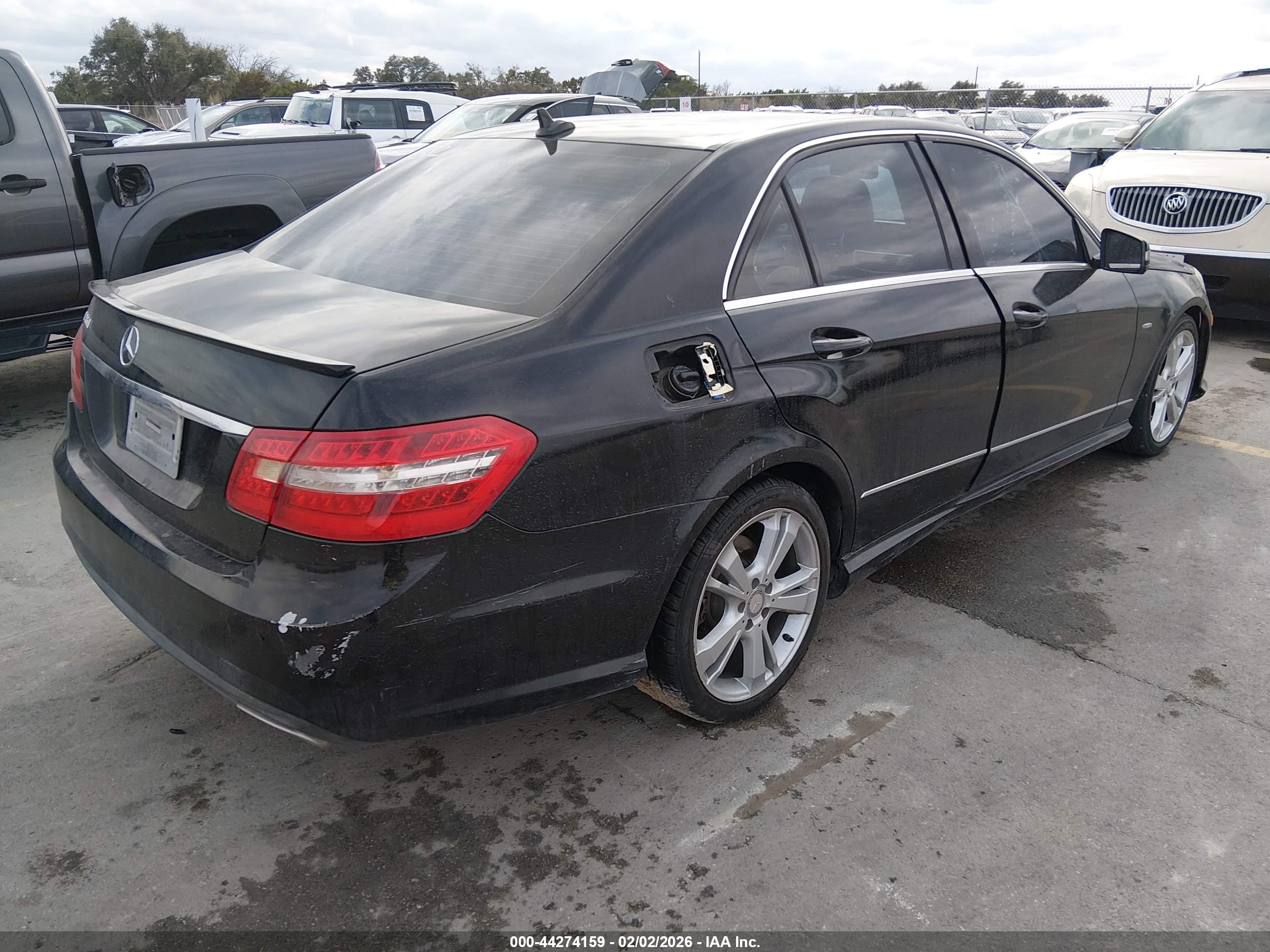 MERCEDES-BENZ E image 4