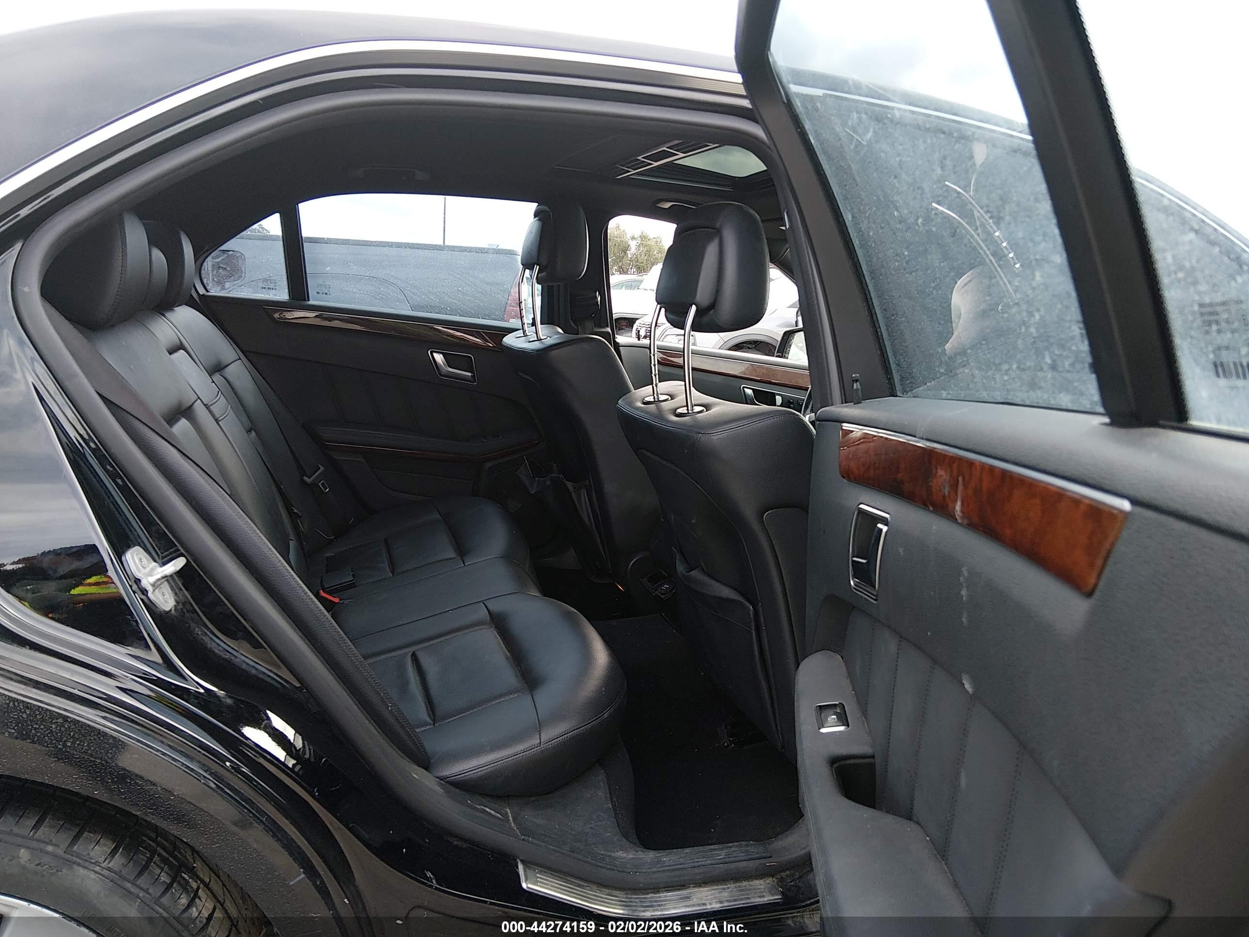 MERCEDES-BENZ E image 8