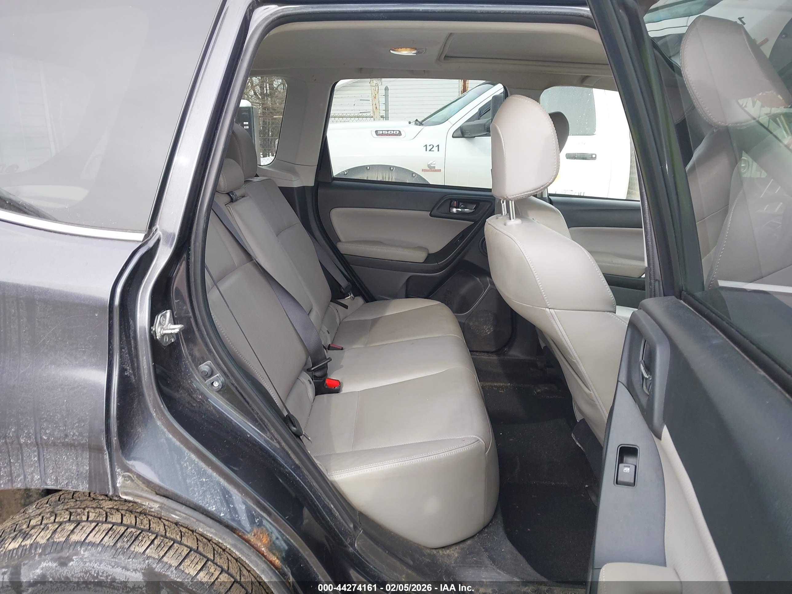 SUBARU FORESTER image 8