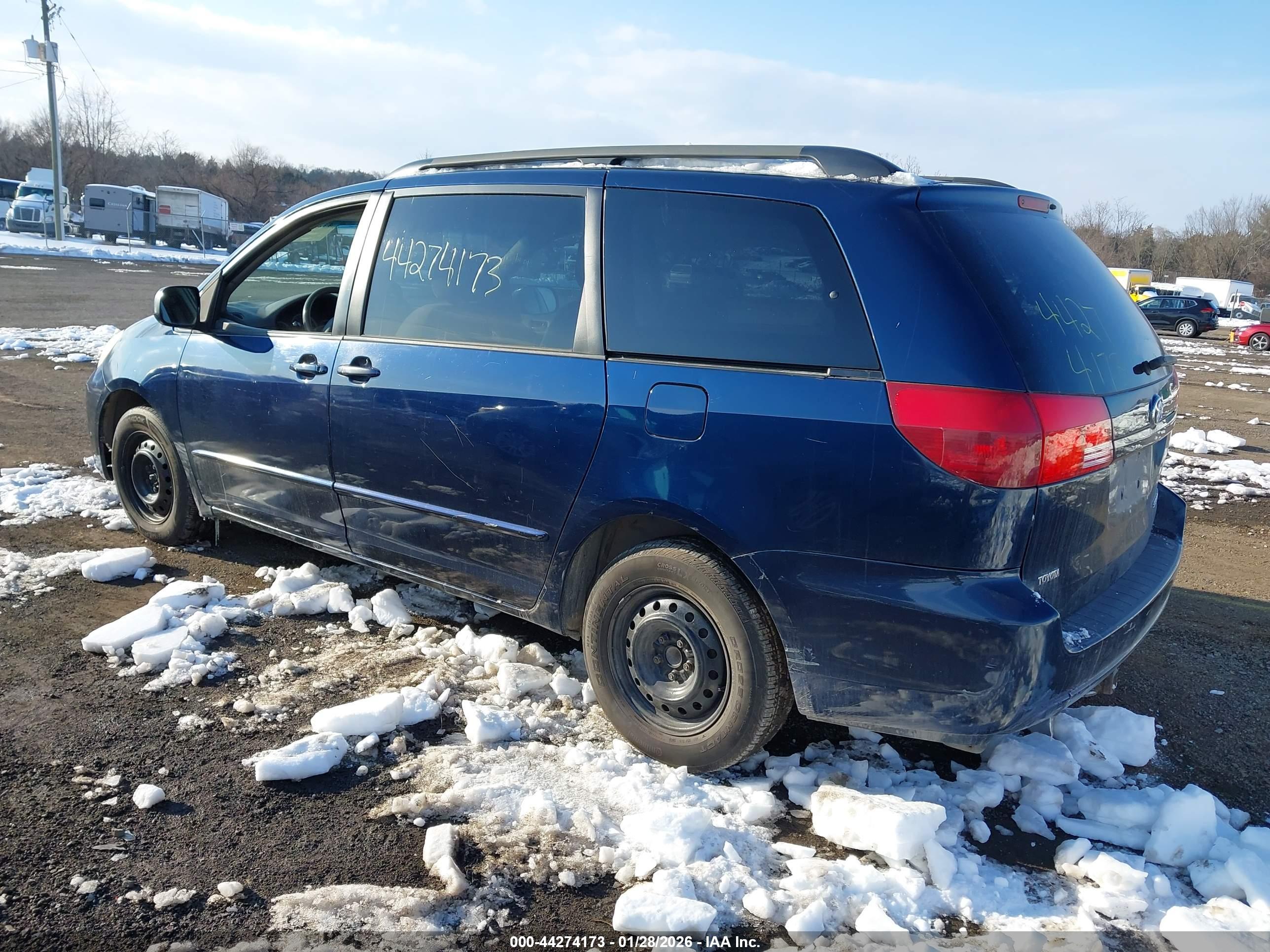 TOYOTA SIENNA image 3